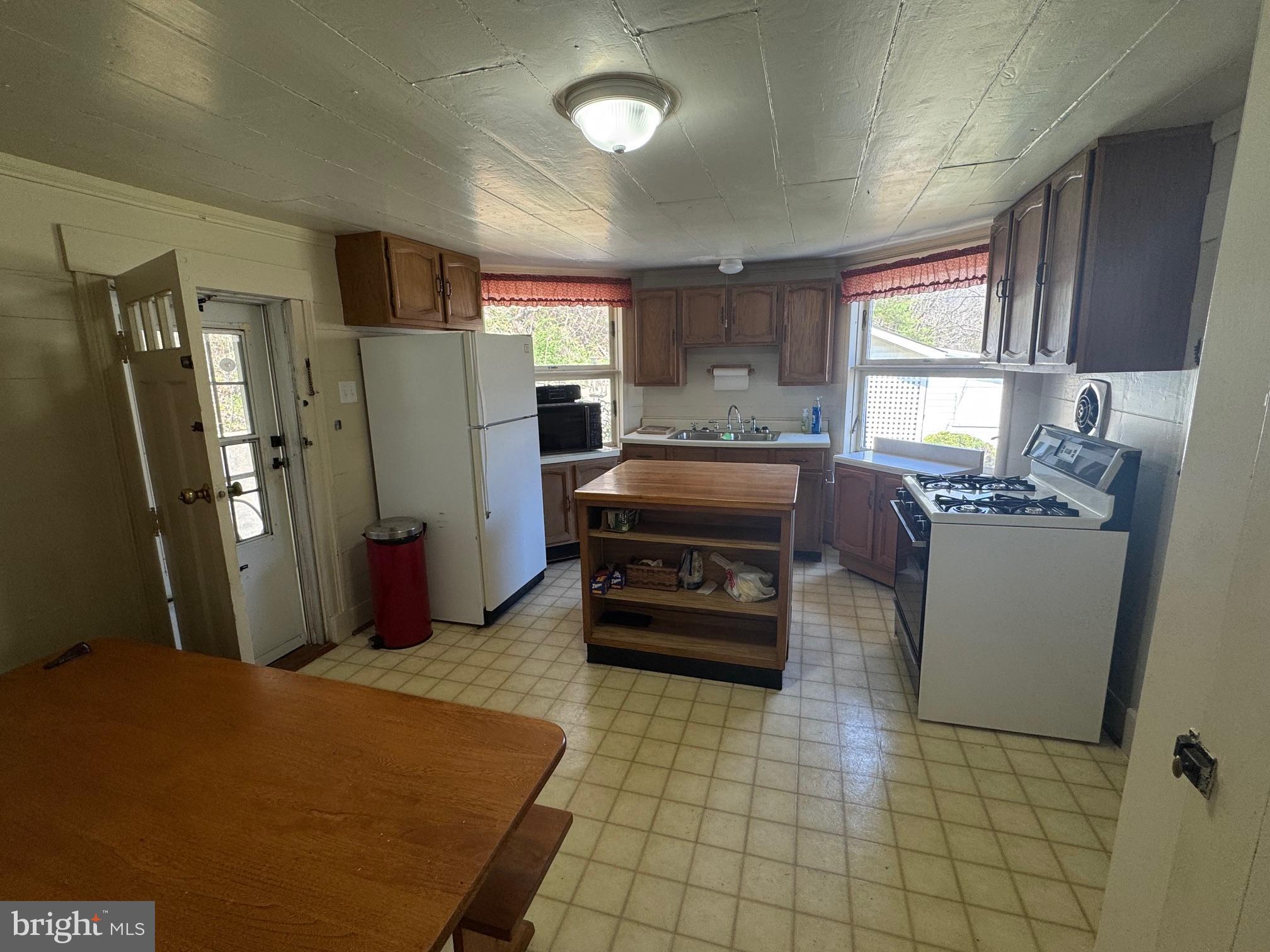 NONE UNRESTRICTED - Residential