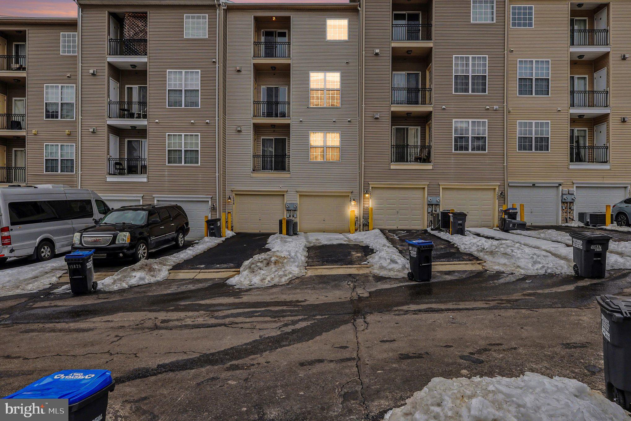 15831 JOHN DISKIN CIRCLE