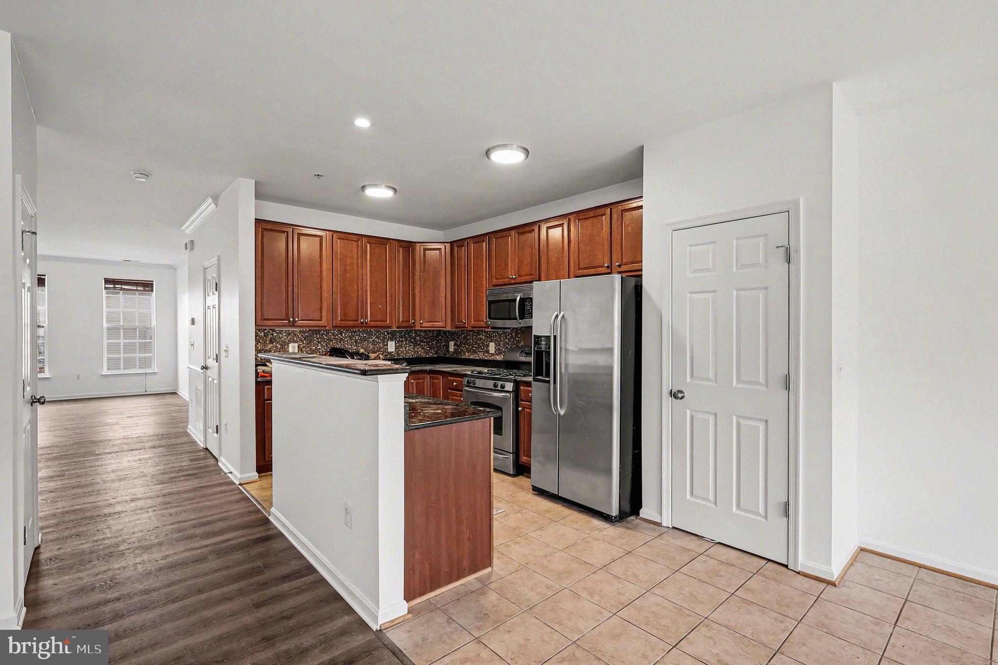 15831 JOHN DISKIN CIRCLE