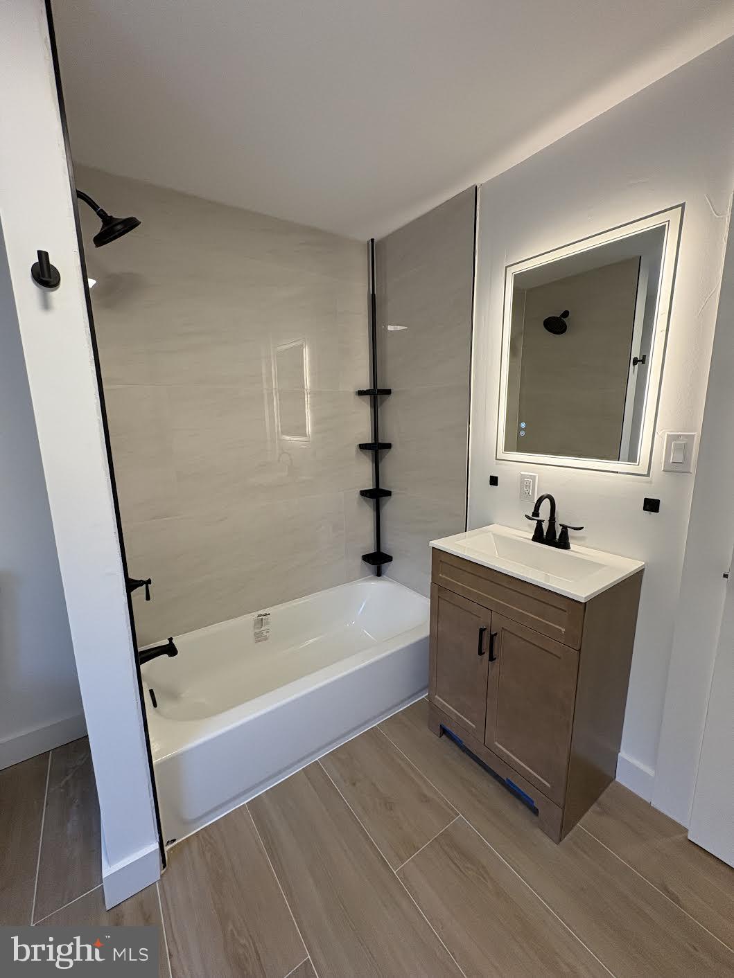 CONNAUGHTOWN - Residential