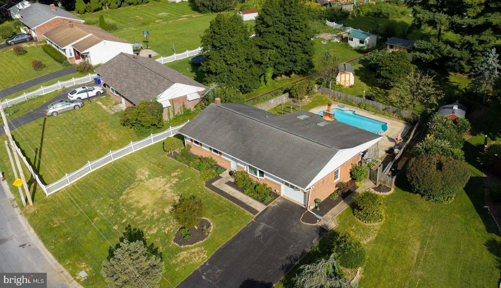 Photo of 26 Tennyson Drive, LANCASTER, PA 17602 (MLS # PALA2095054)