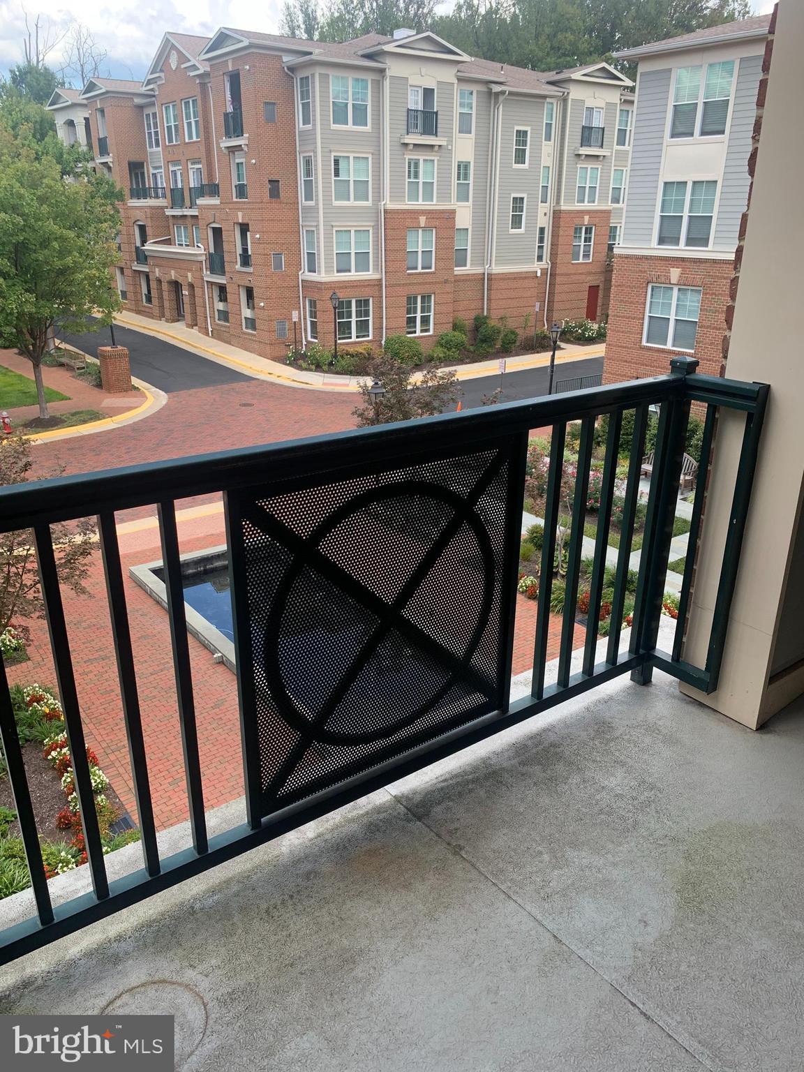 SAINTSBURY PLAZA - Residential