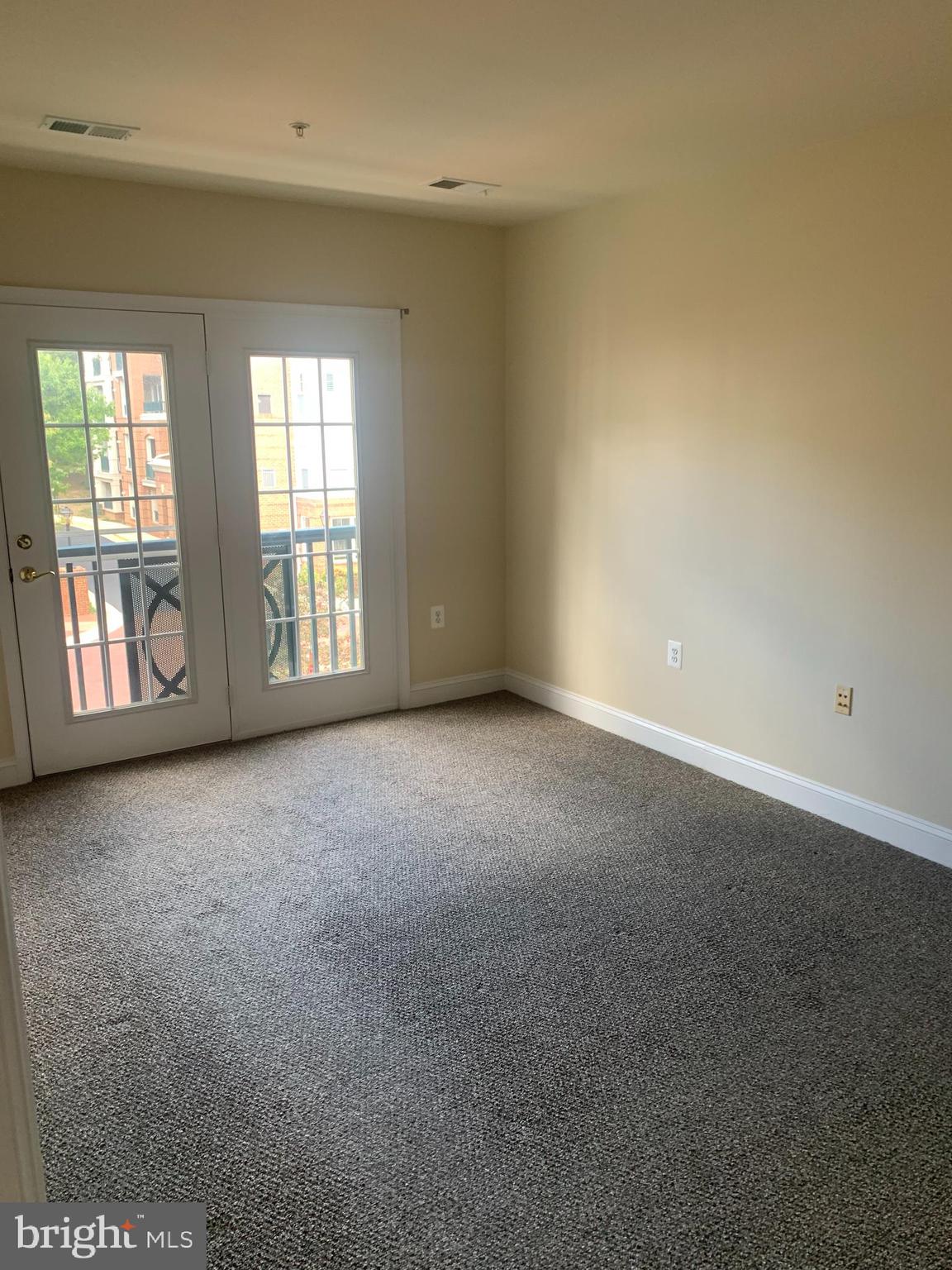 SAINTSBURY PLAZA - Residential