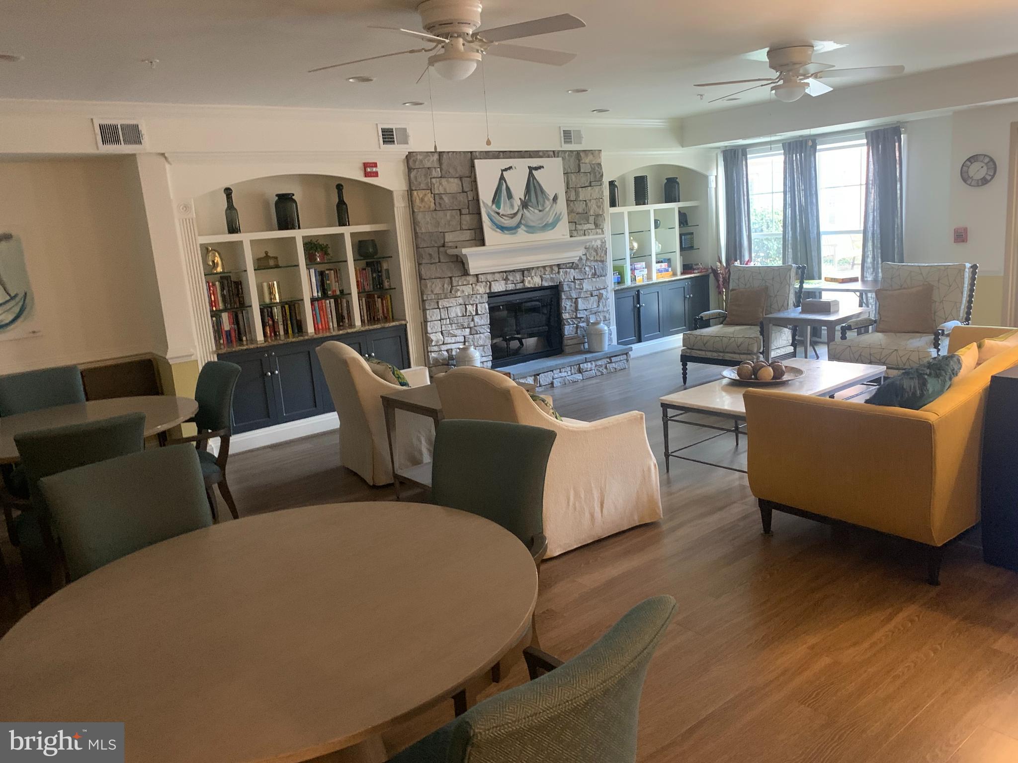 SAINTSBURY PLAZA - Residential