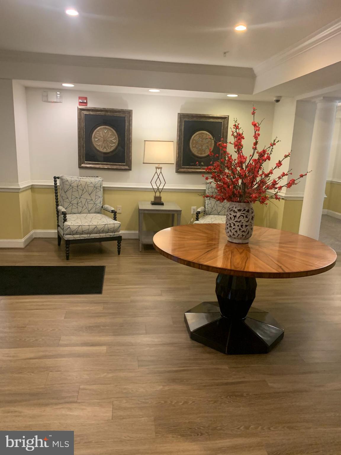 SAINTSBURY PLAZA - Residential