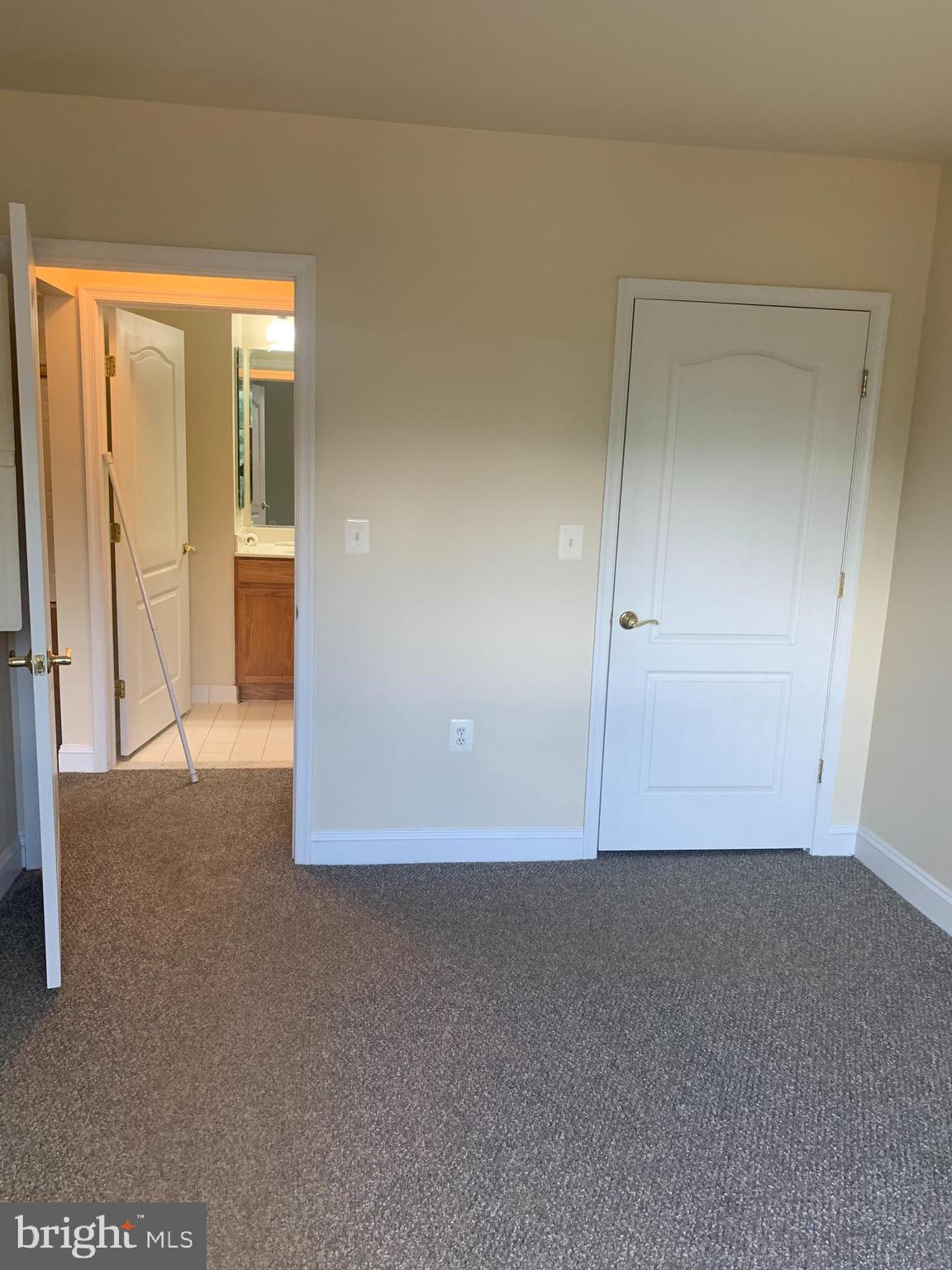 SAINTSBURY PLAZA - Residential