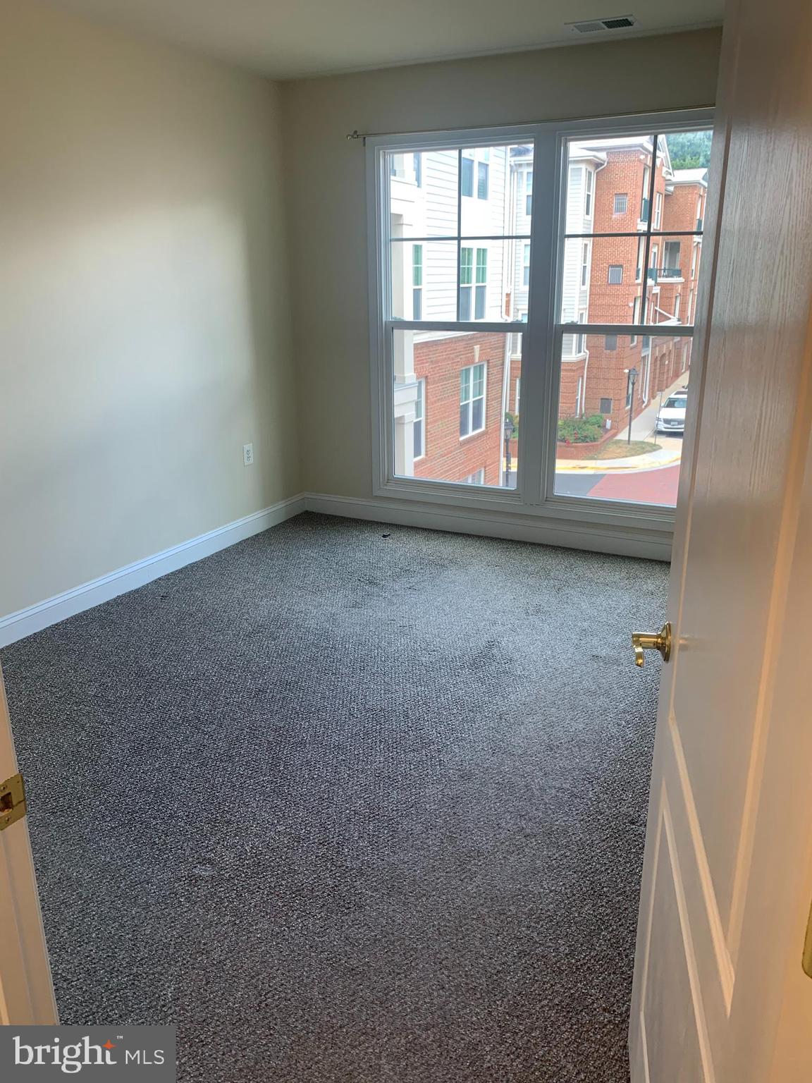 SAINTSBURY PLAZA - Residential