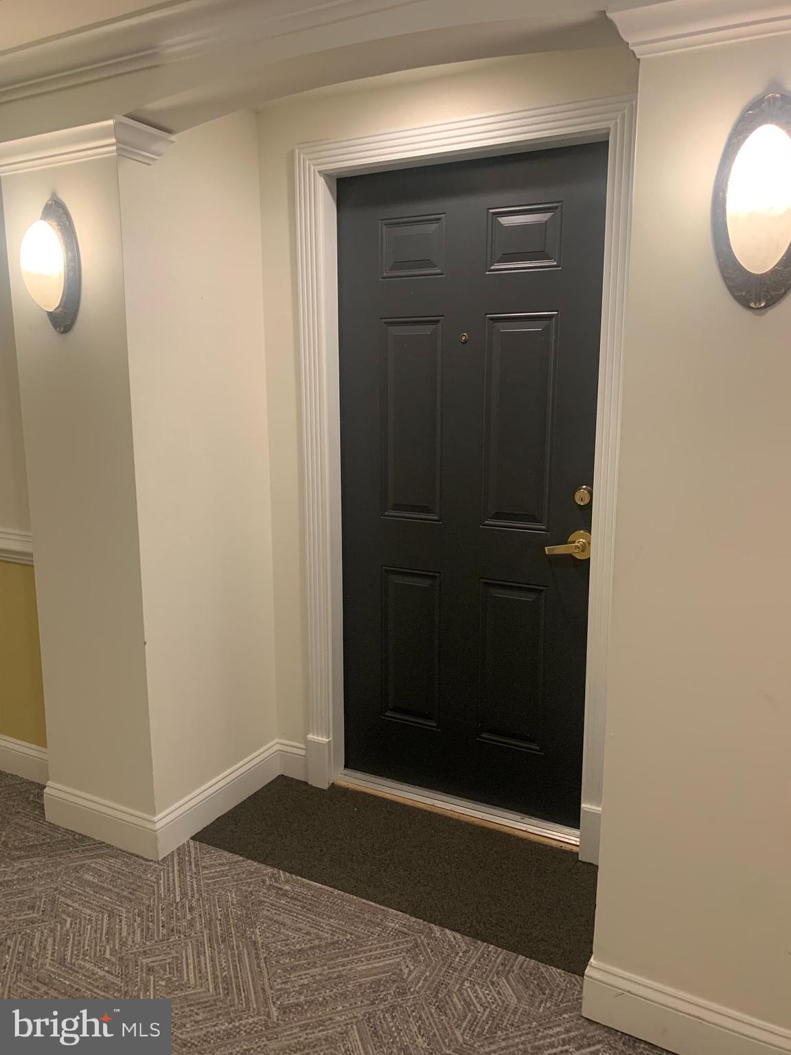 SAINTSBURY PLAZA - Residential