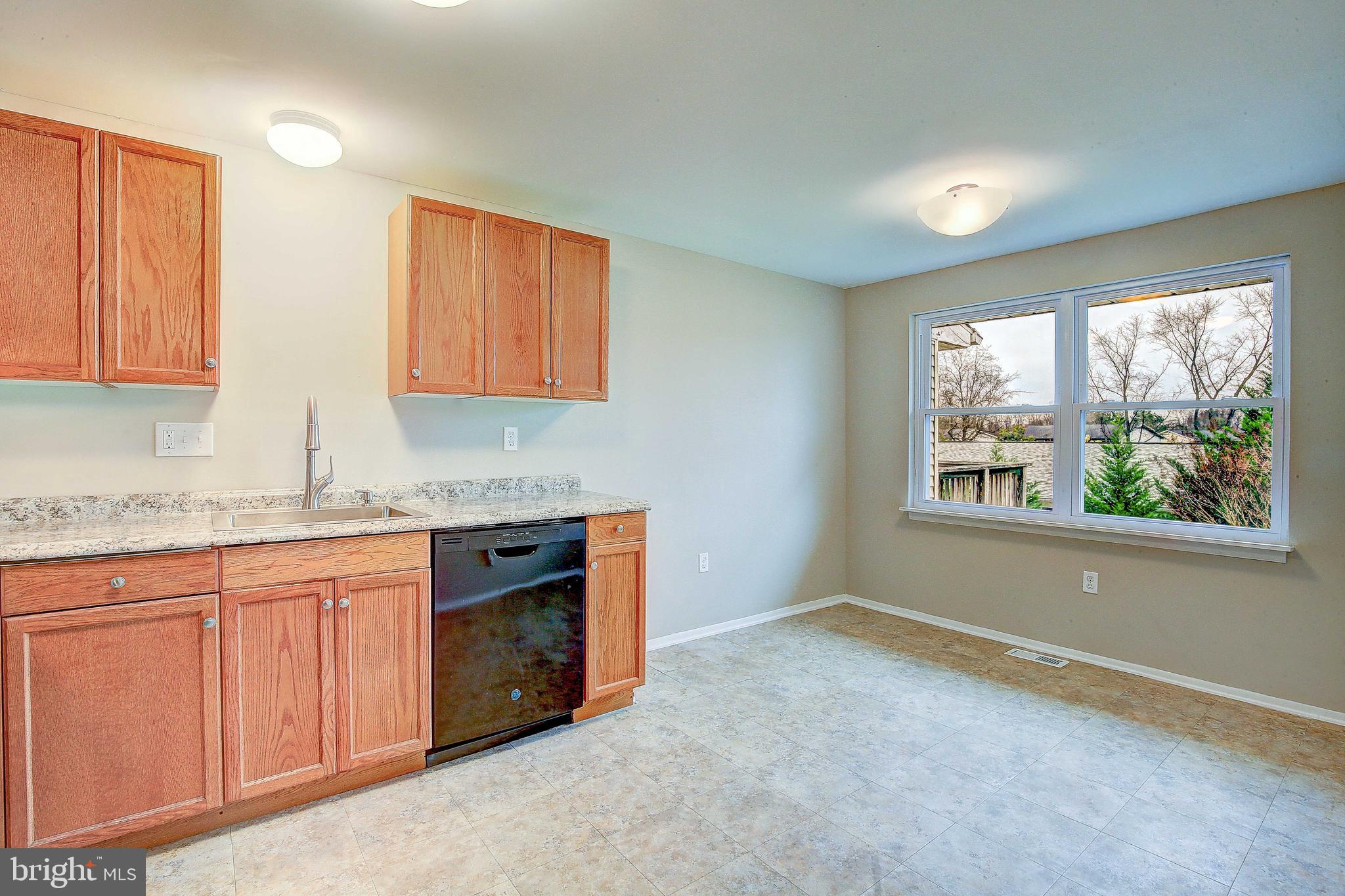 FOUR SEASONS - Residential