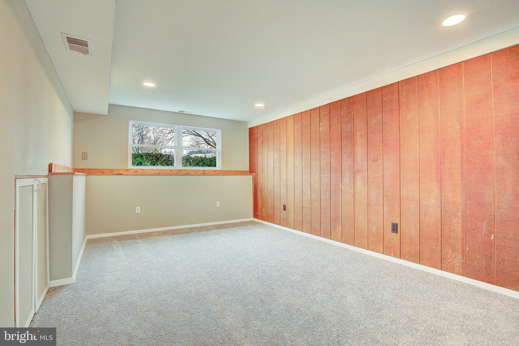 FOUR SEASONS - Residential