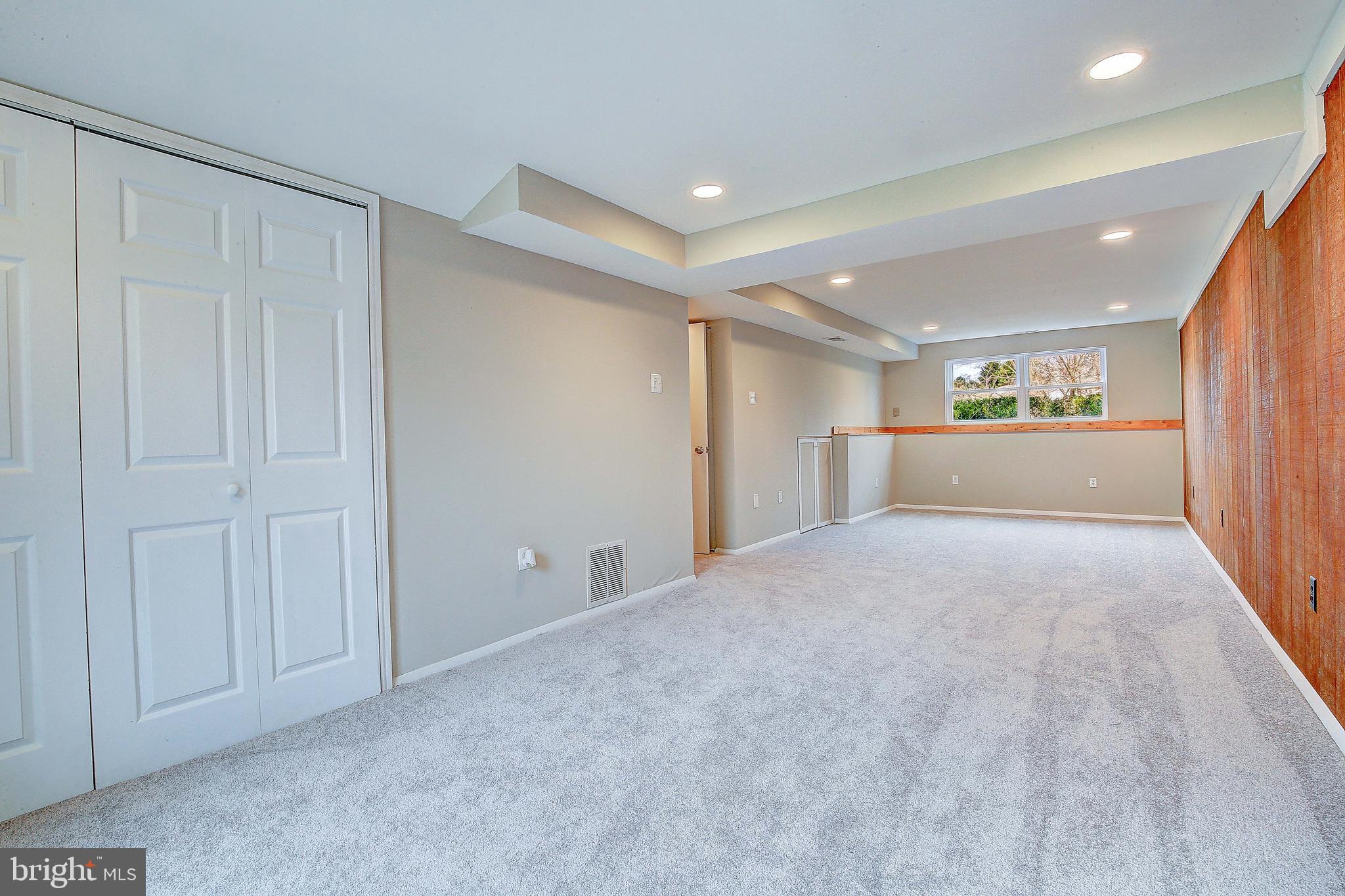 FOUR SEASONS - Residential