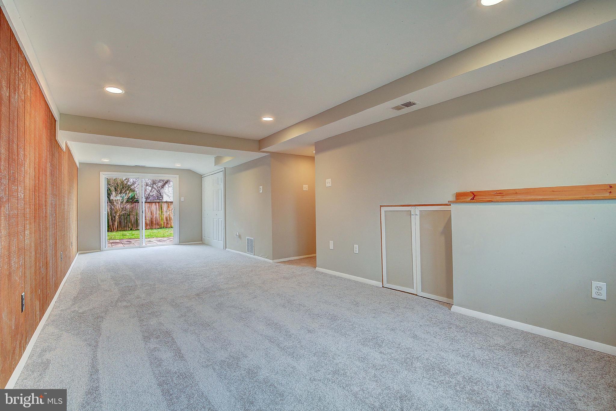 FOUR SEASONS - Residential