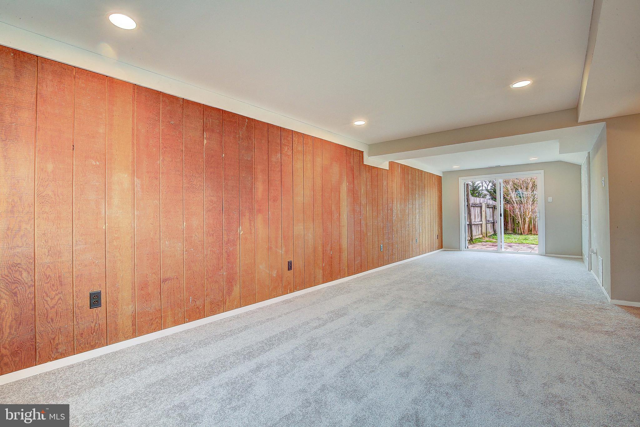 FOUR SEASONS - Residential