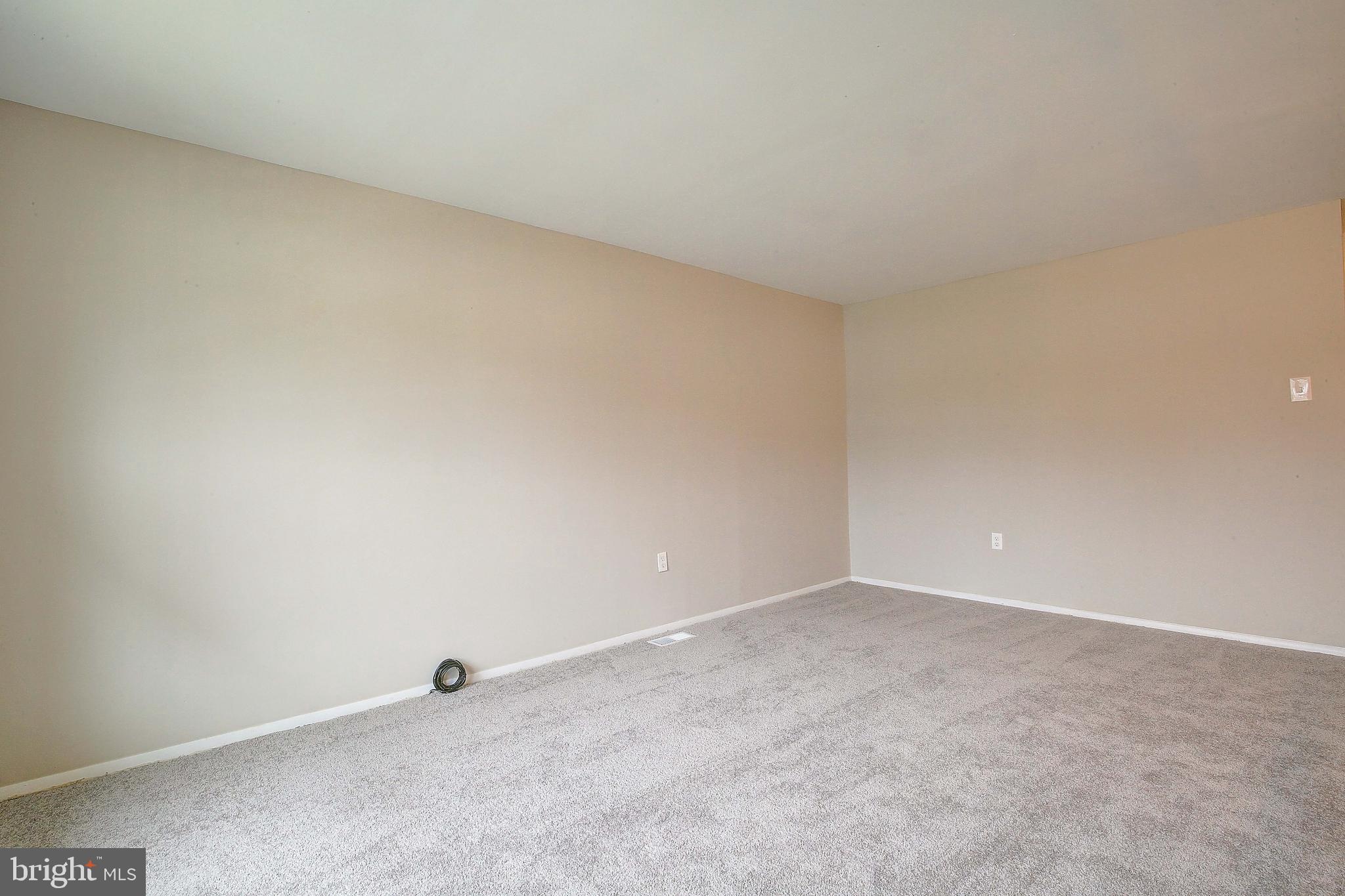 FOUR SEASONS - Residential