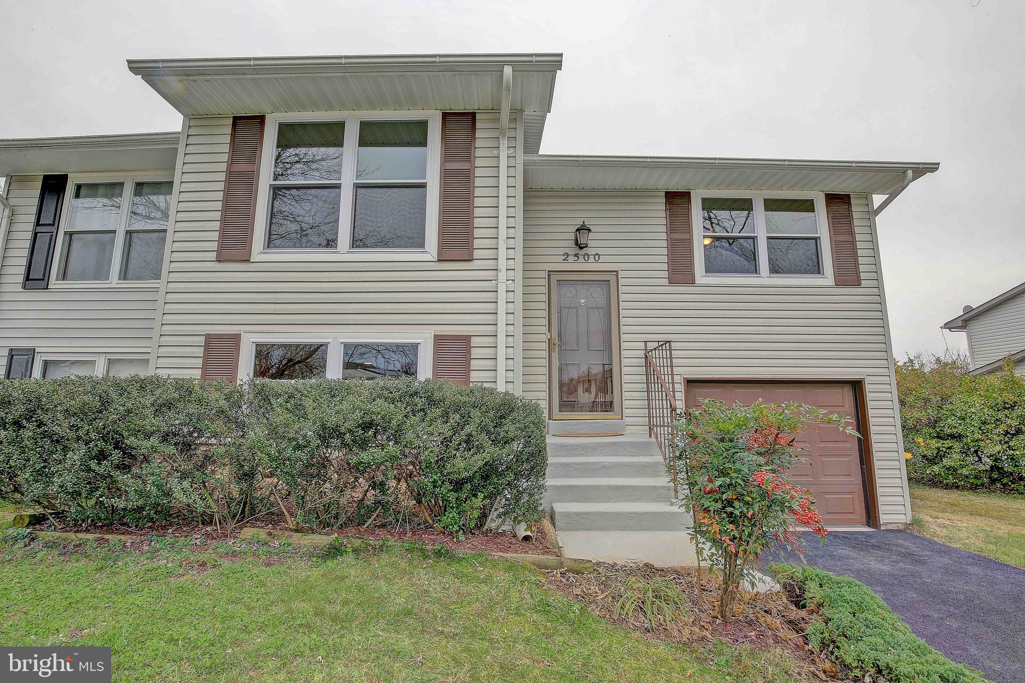 FOUR SEASONS - Residential