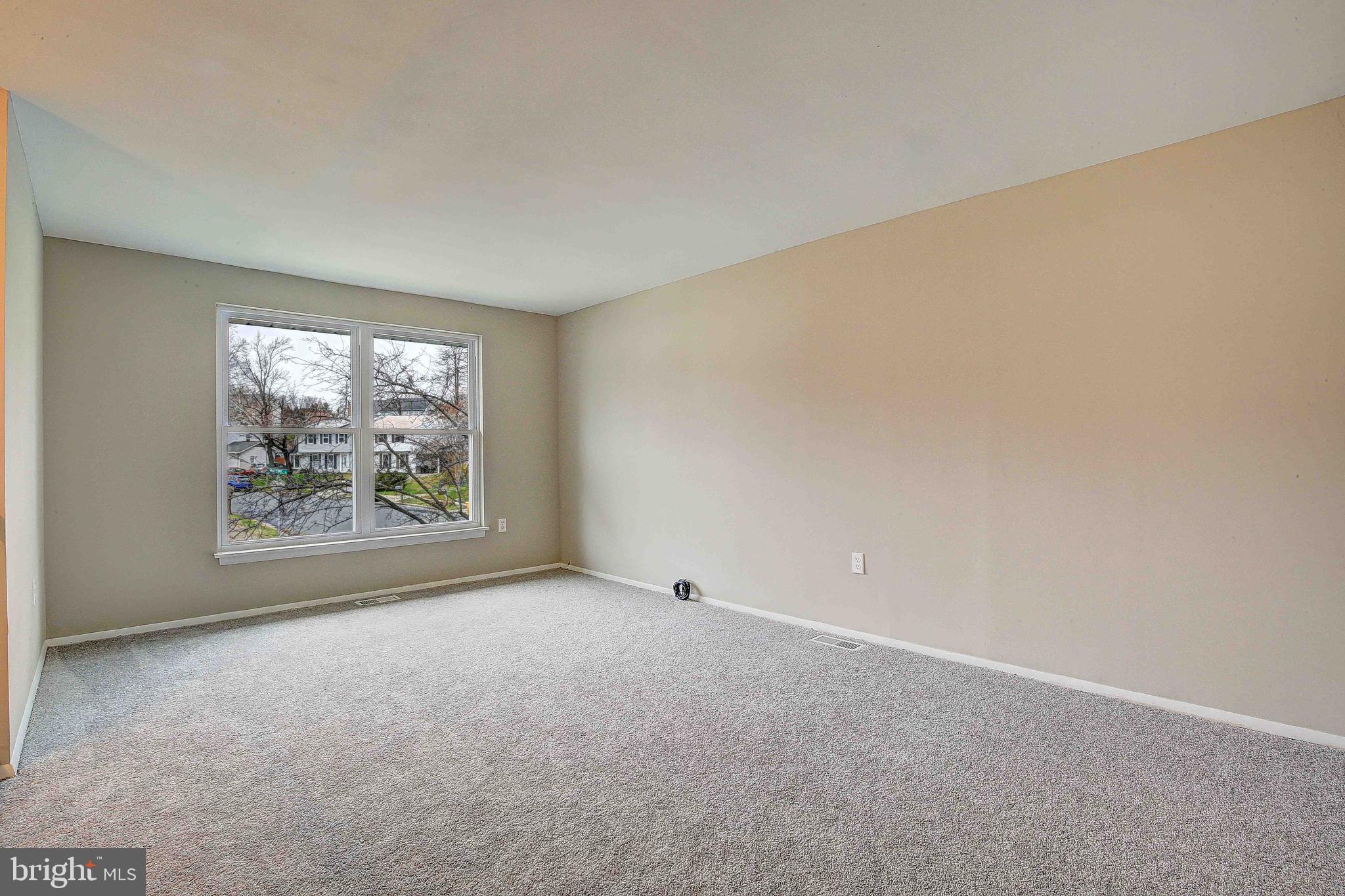 FOUR SEASONS - Residential