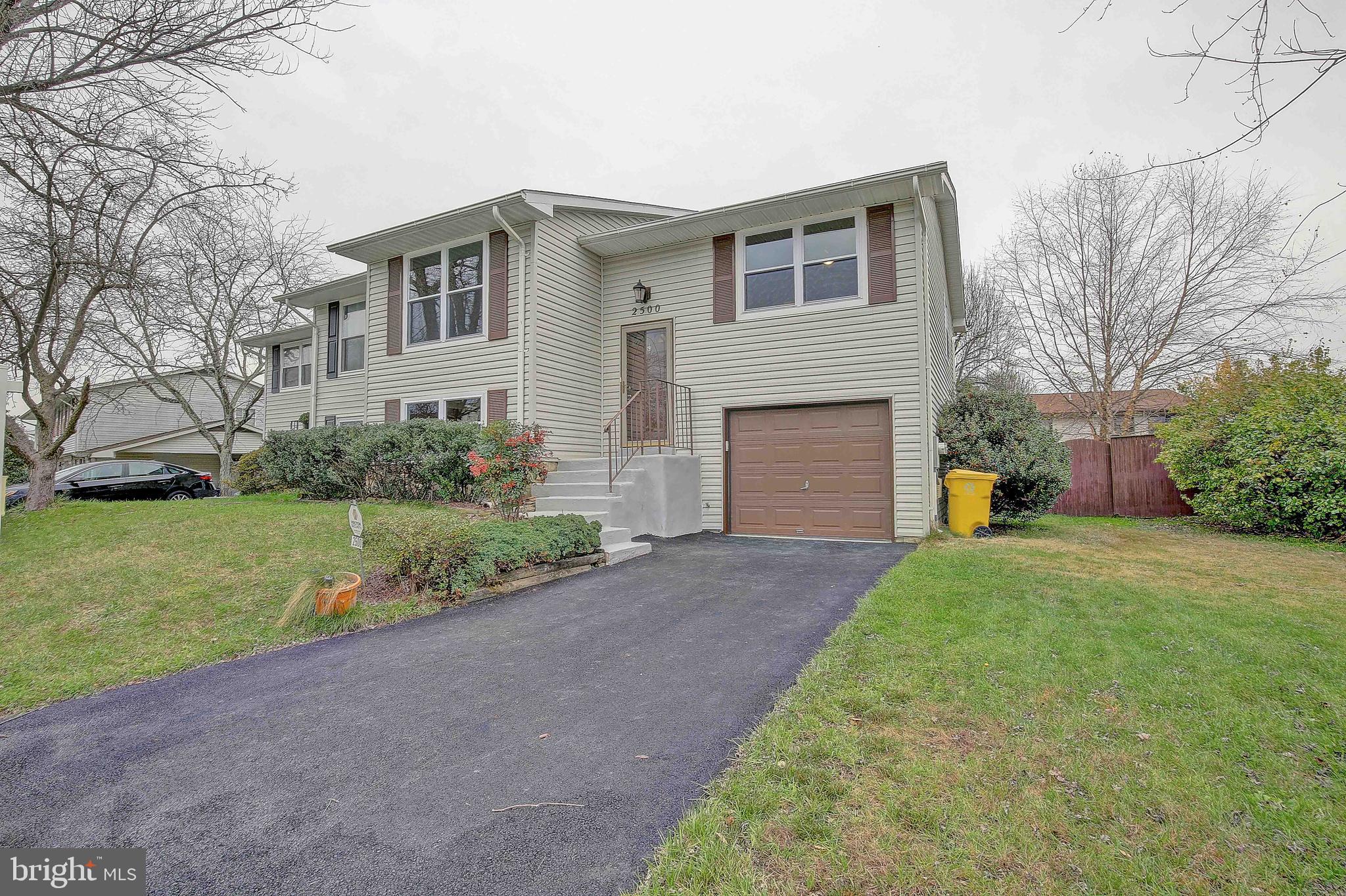 FOUR SEASONS - Residential