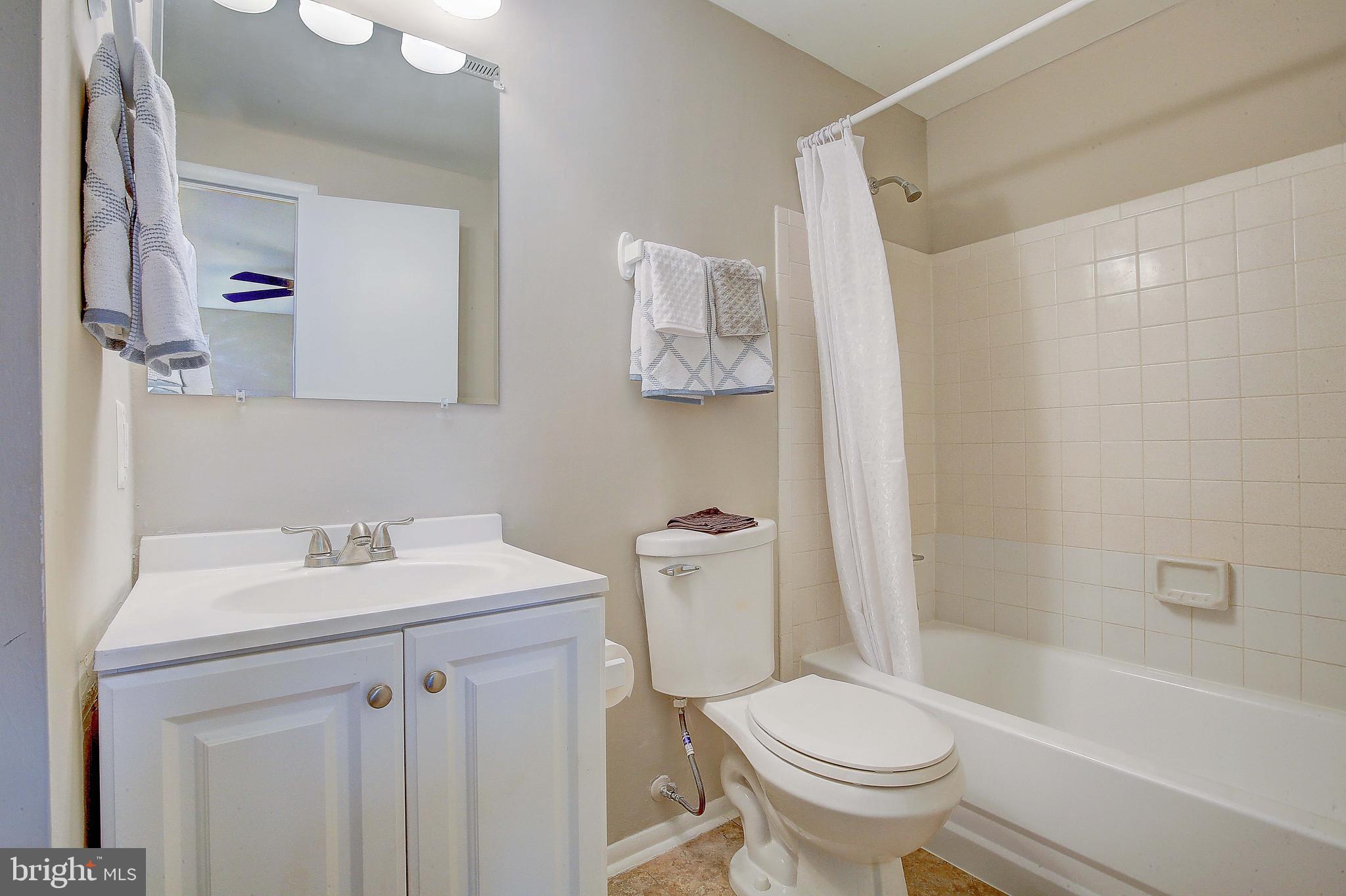 FOUR SEASONS - Residential