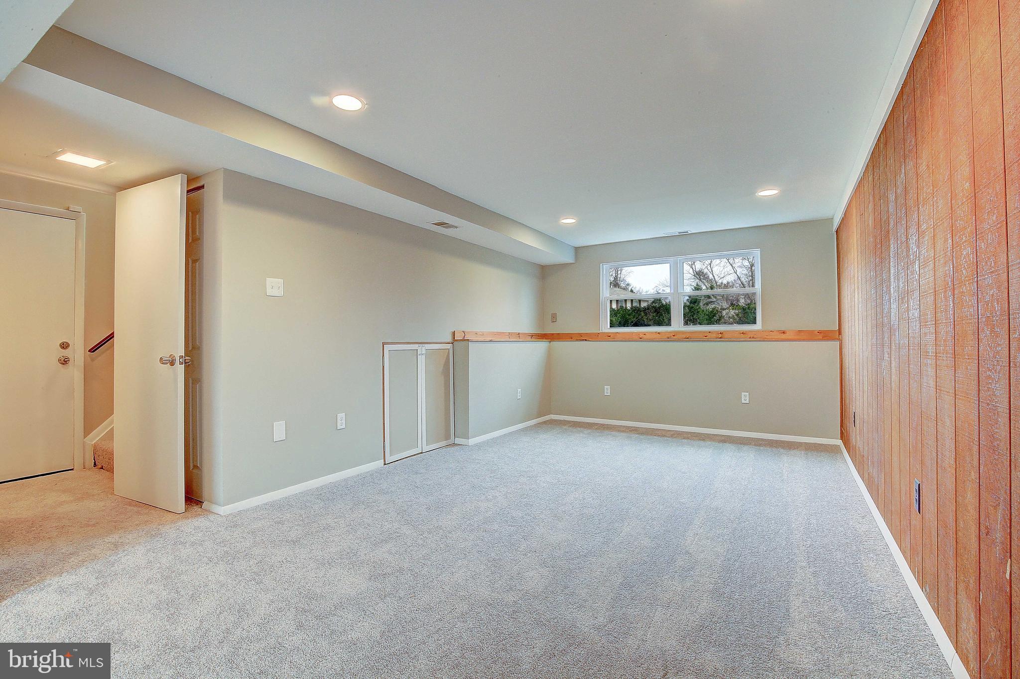 FOUR SEASONS - Residential