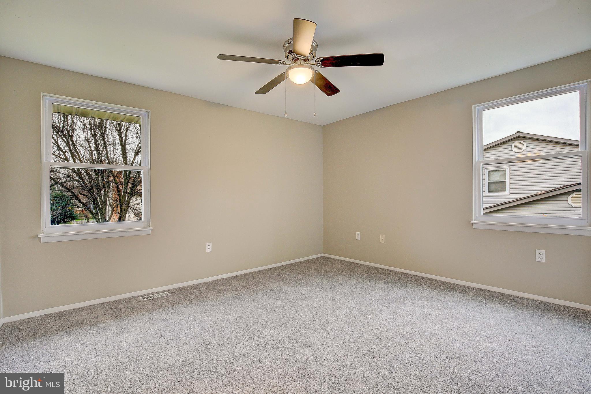 FOUR SEASONS - Residential