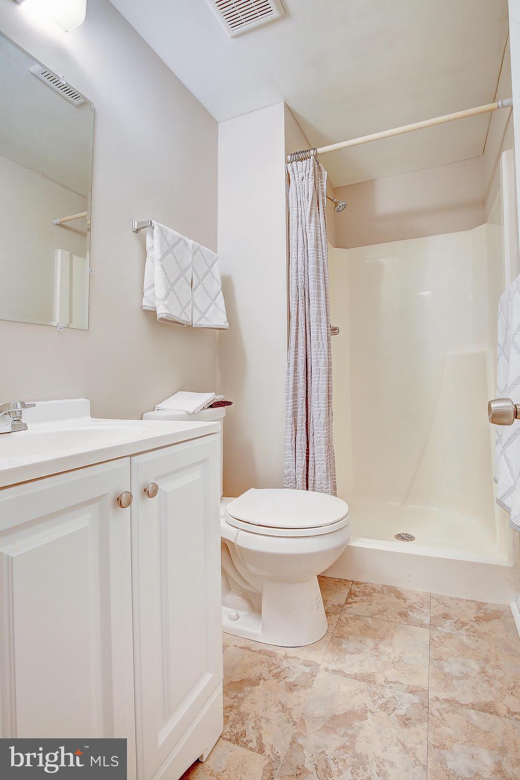 FOUR SEASONS - Residential