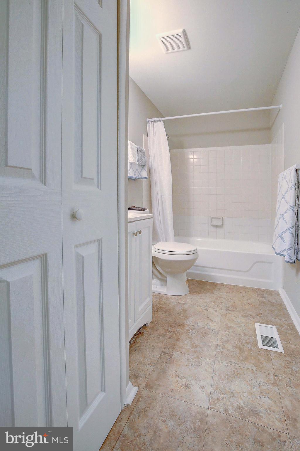 FOUR SEASONS - Residential