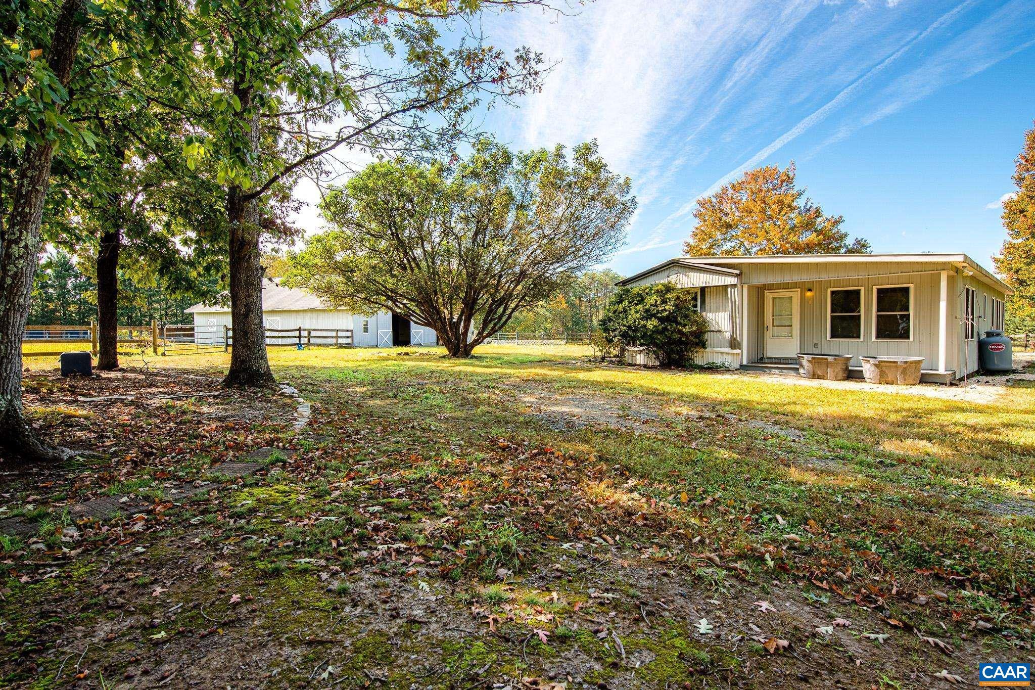 BARBOURSVILLE - Farm