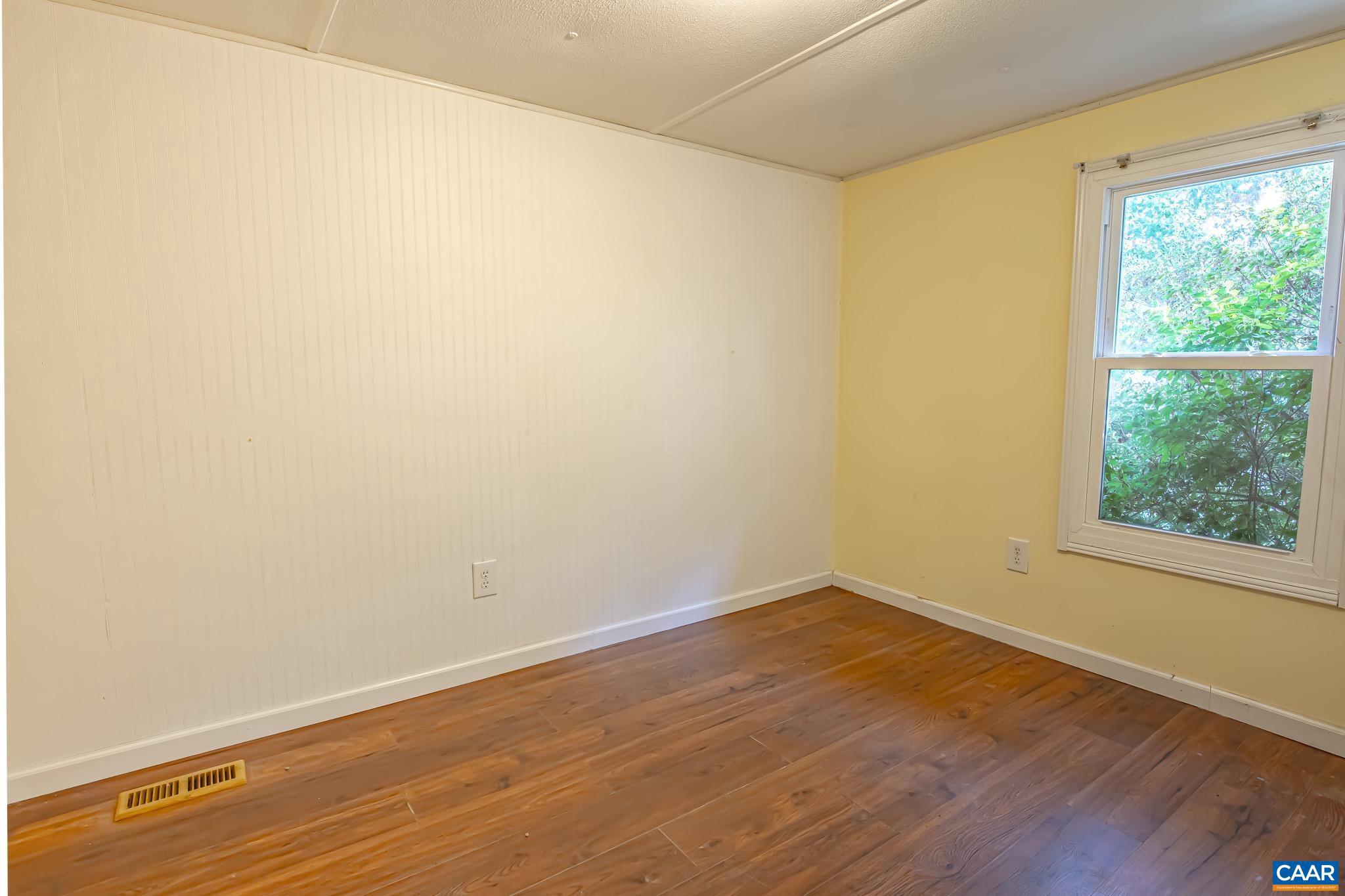 BARBOURSVILLE - Farm