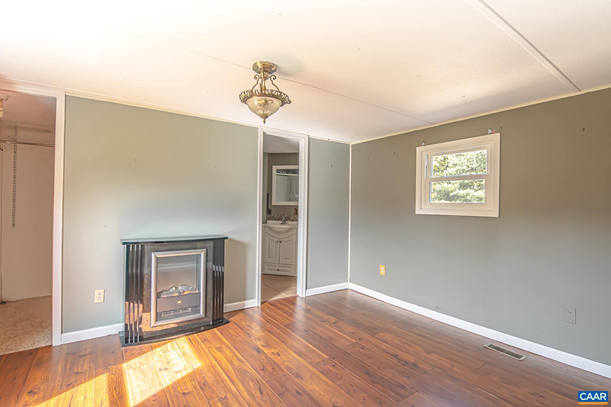 BARBOURSVILLE - Farm