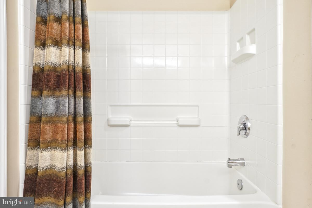 CREEKSIDE AT LEISURE WORLD - Residential