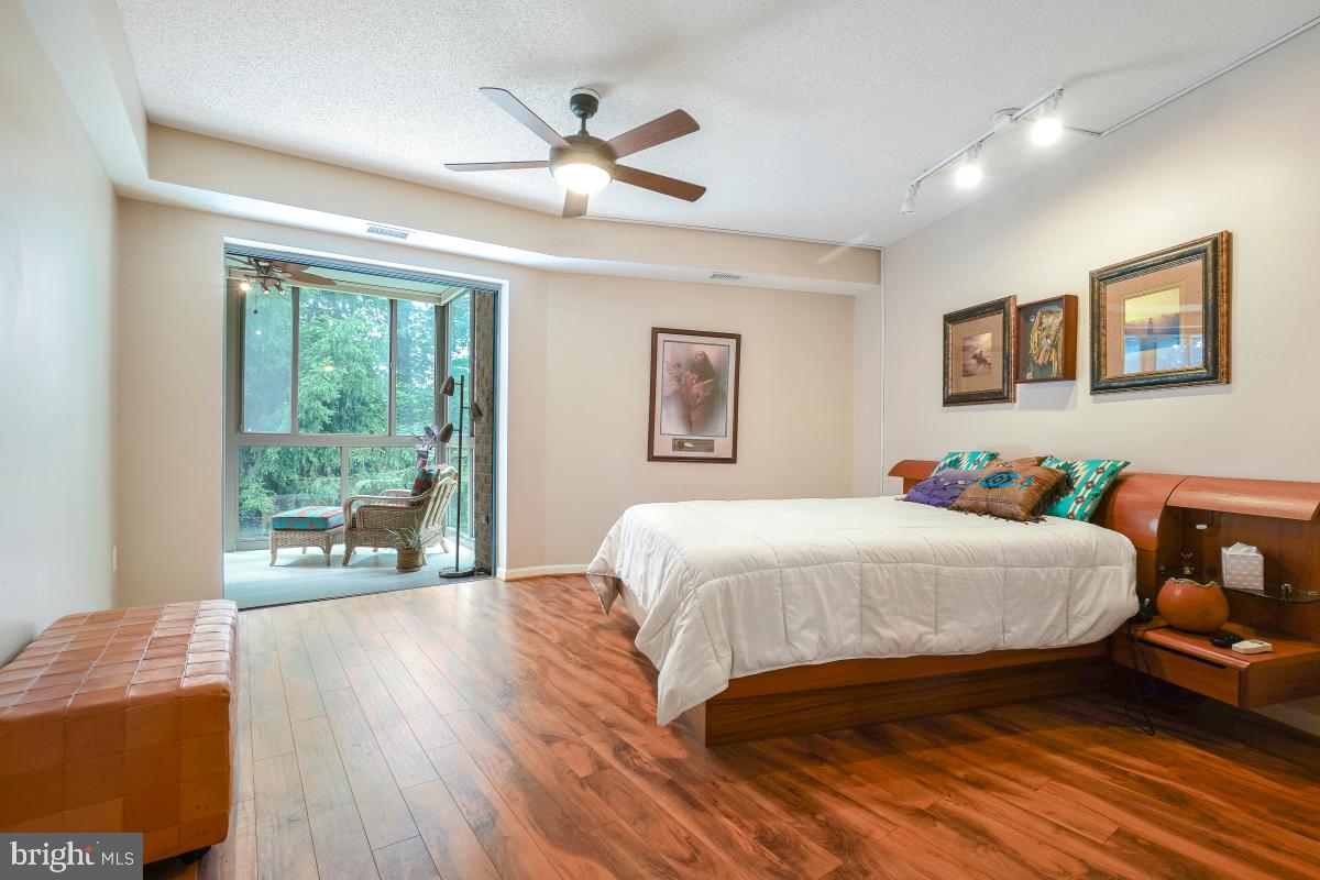 CREEKSIDE AT LEISURE WORLD - Residential