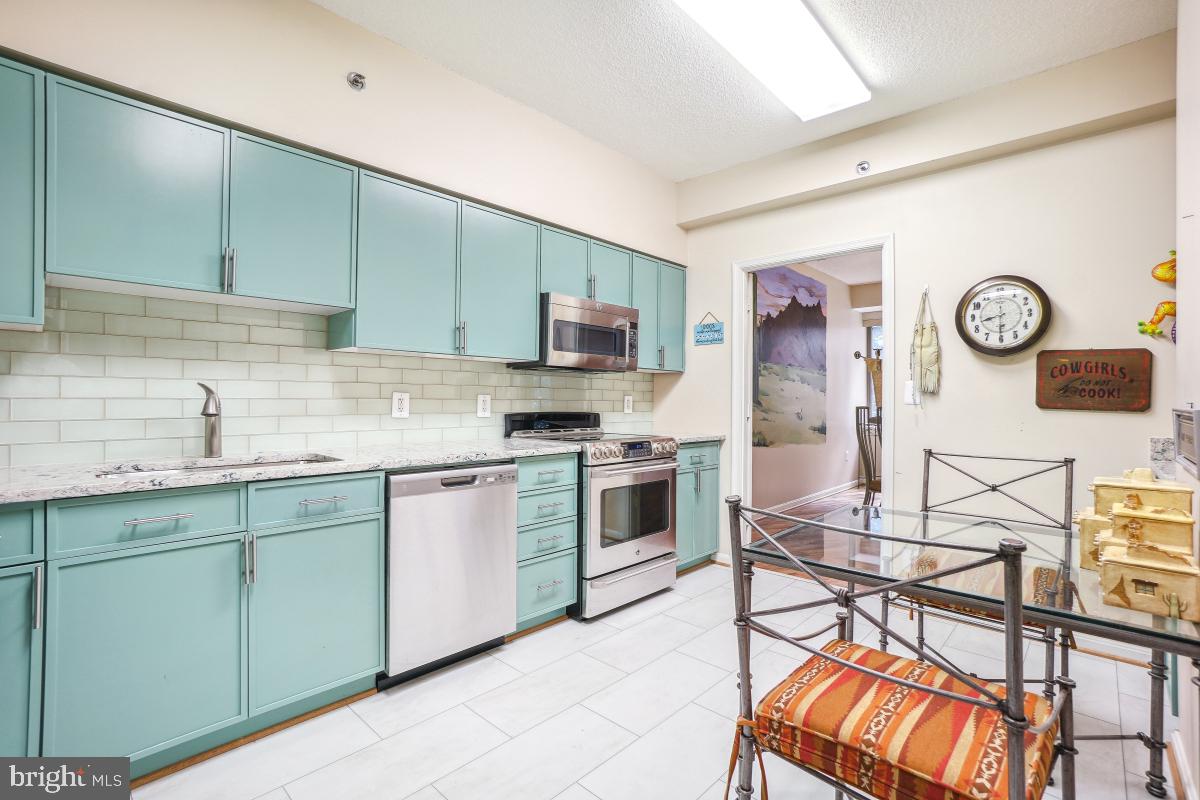 CREEKSIDE AT LEISURE WORLD - Residential