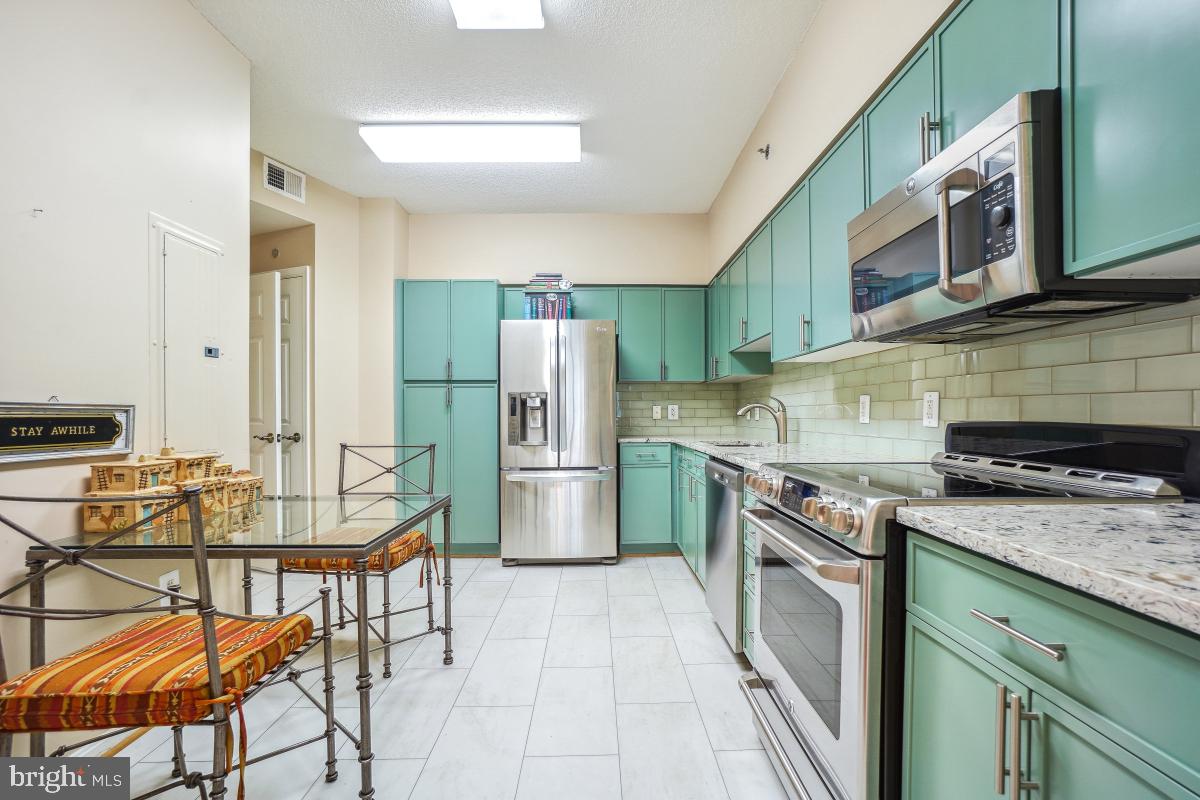 CREEKSIDE AT LEISURE WORLD - Residential