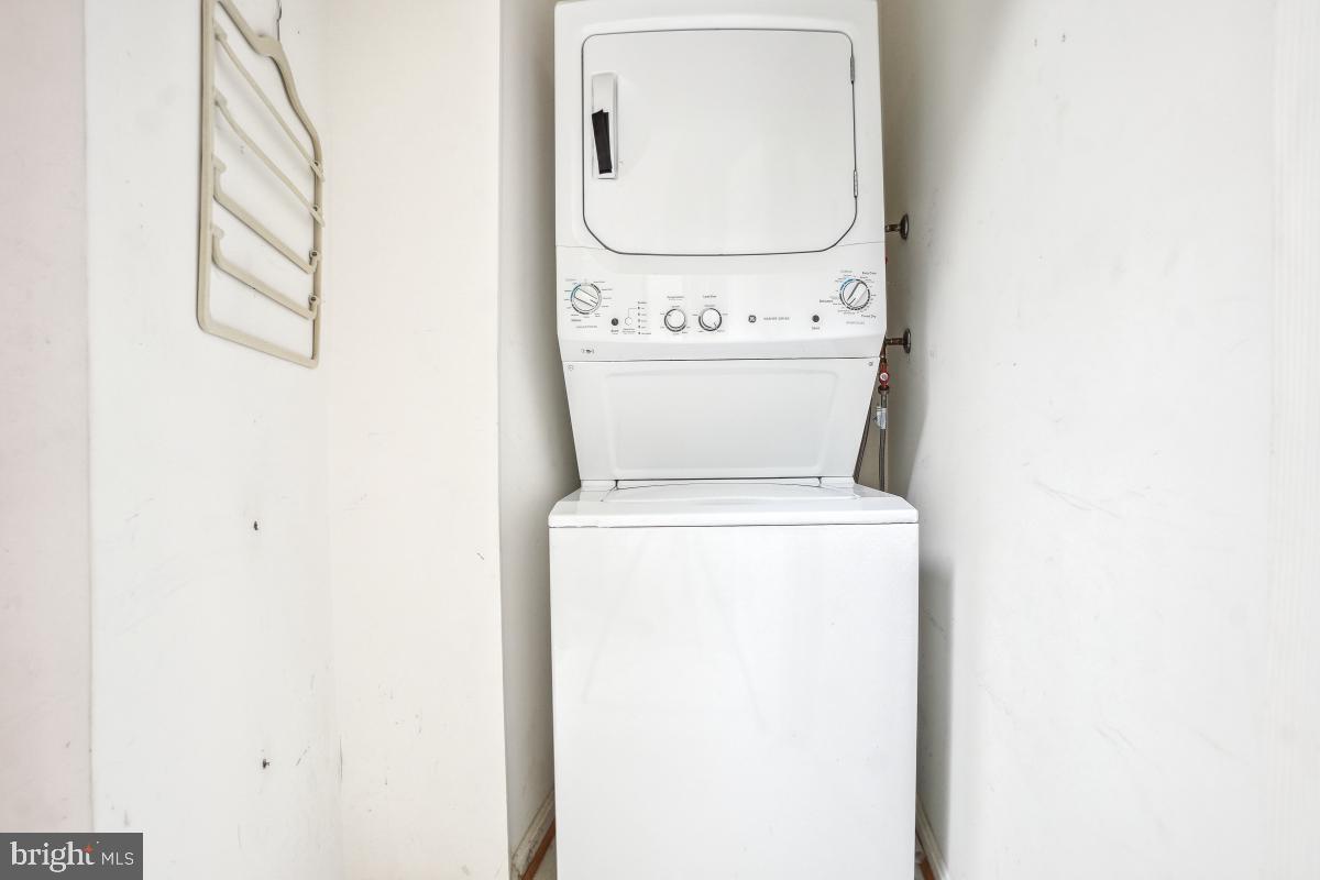 CREEKSIDE AT LEISURE WORLD - Residential