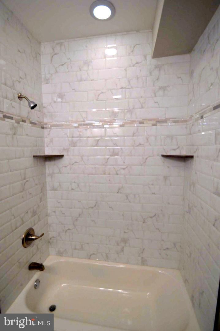 POINT BREEZE - Residential Lease