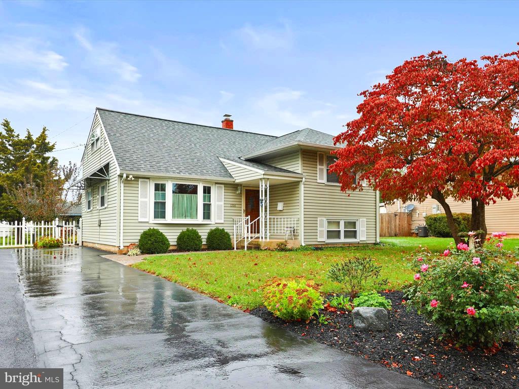 Photo of 1316 Livingston Road, YORK, PA 17404 (MLS # PAYK2091718)