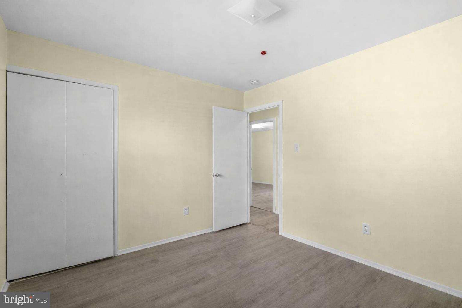 WHITE HALL - Residential