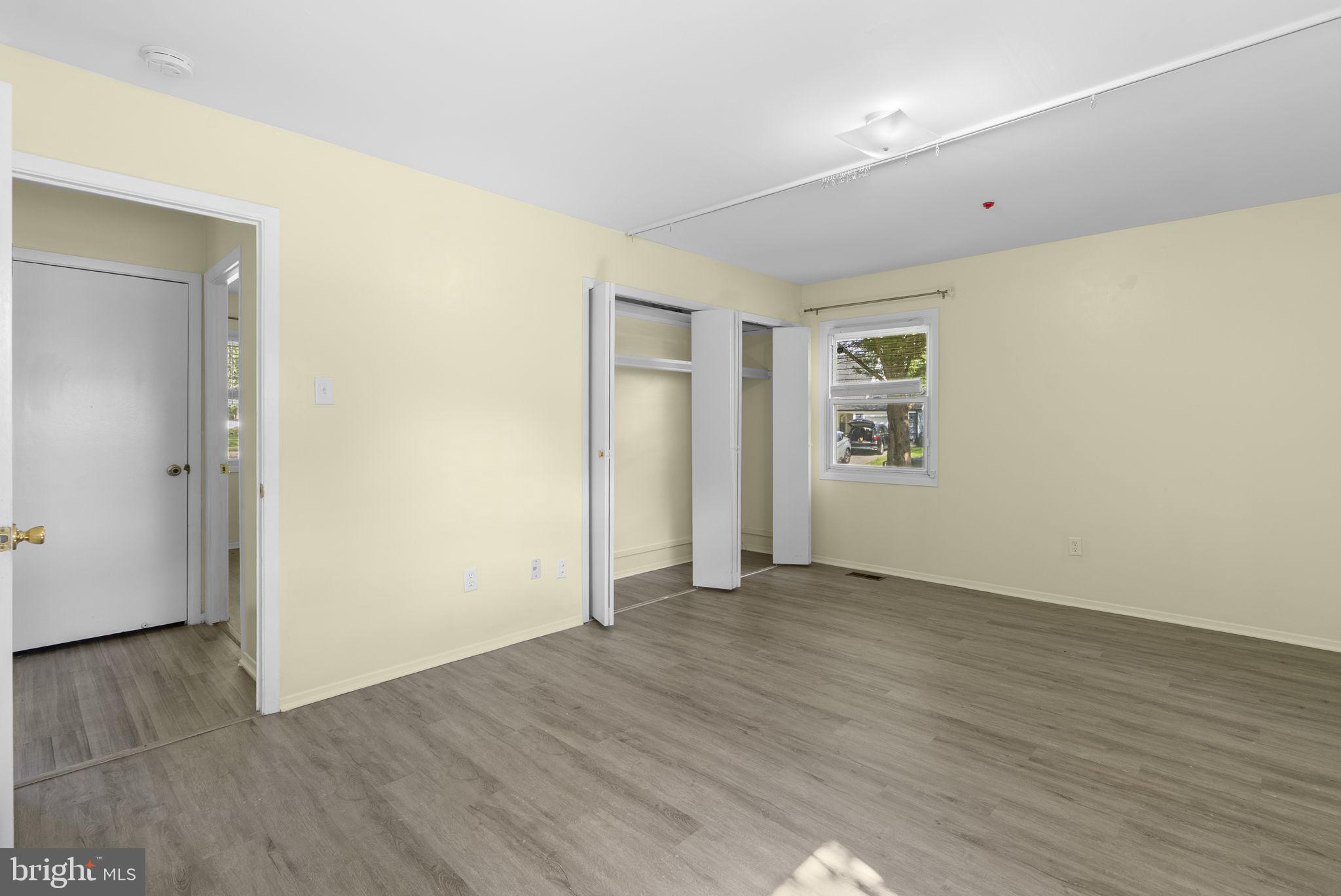 WHITE HALL - Residential