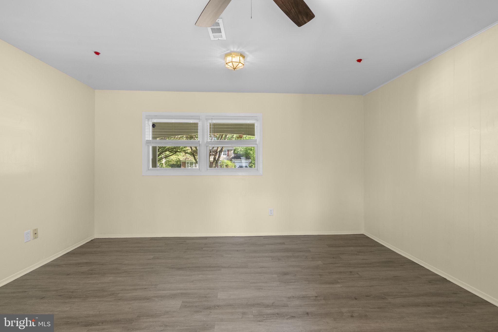 WHITE HALL - Residential
