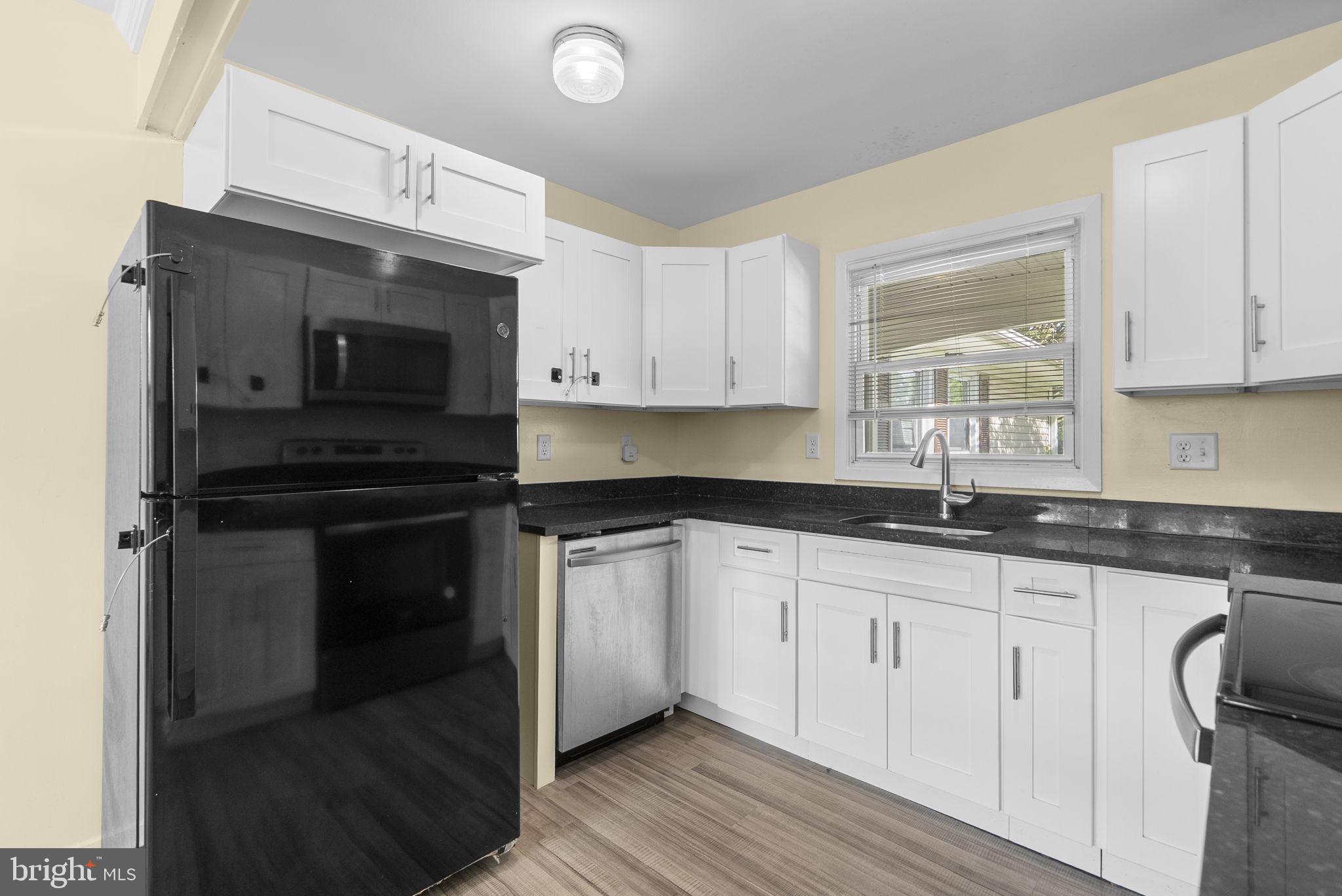 WHITE HALL - Residential