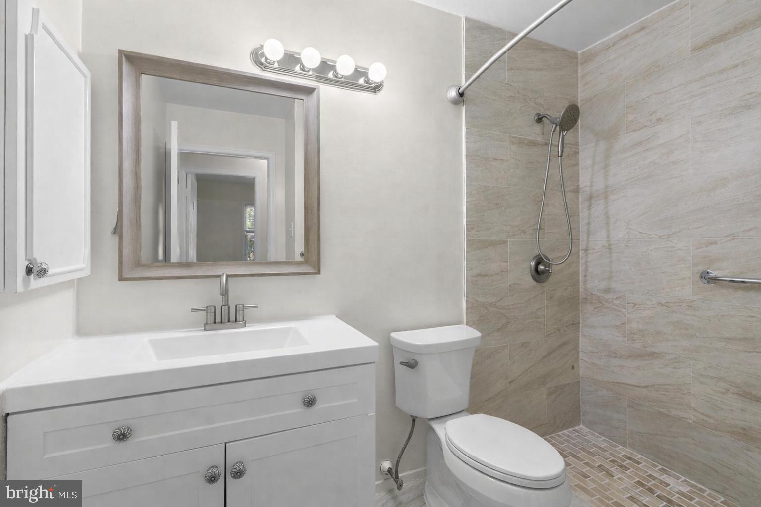WHITE HALL - Residential