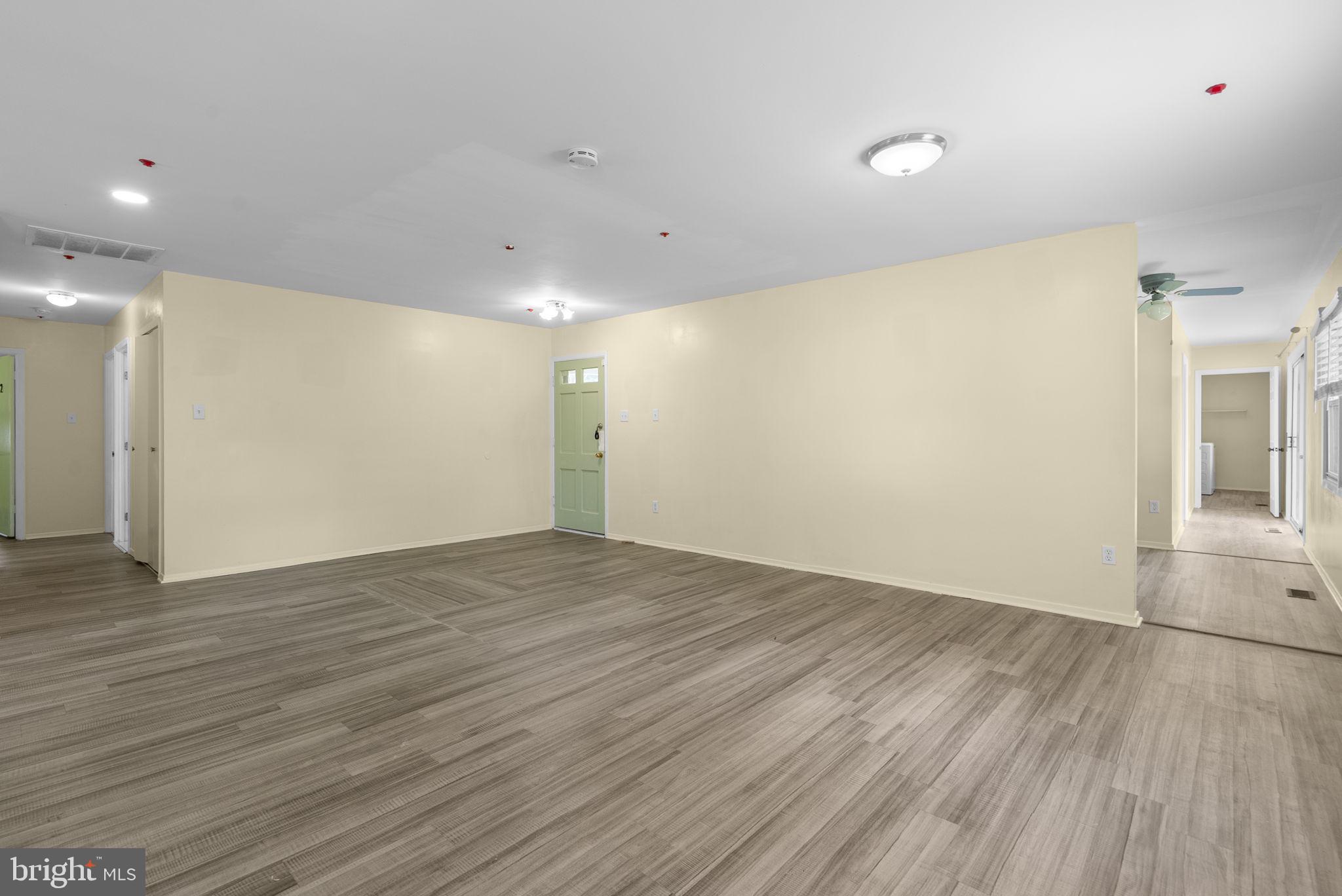 WHITE HALL - Residential