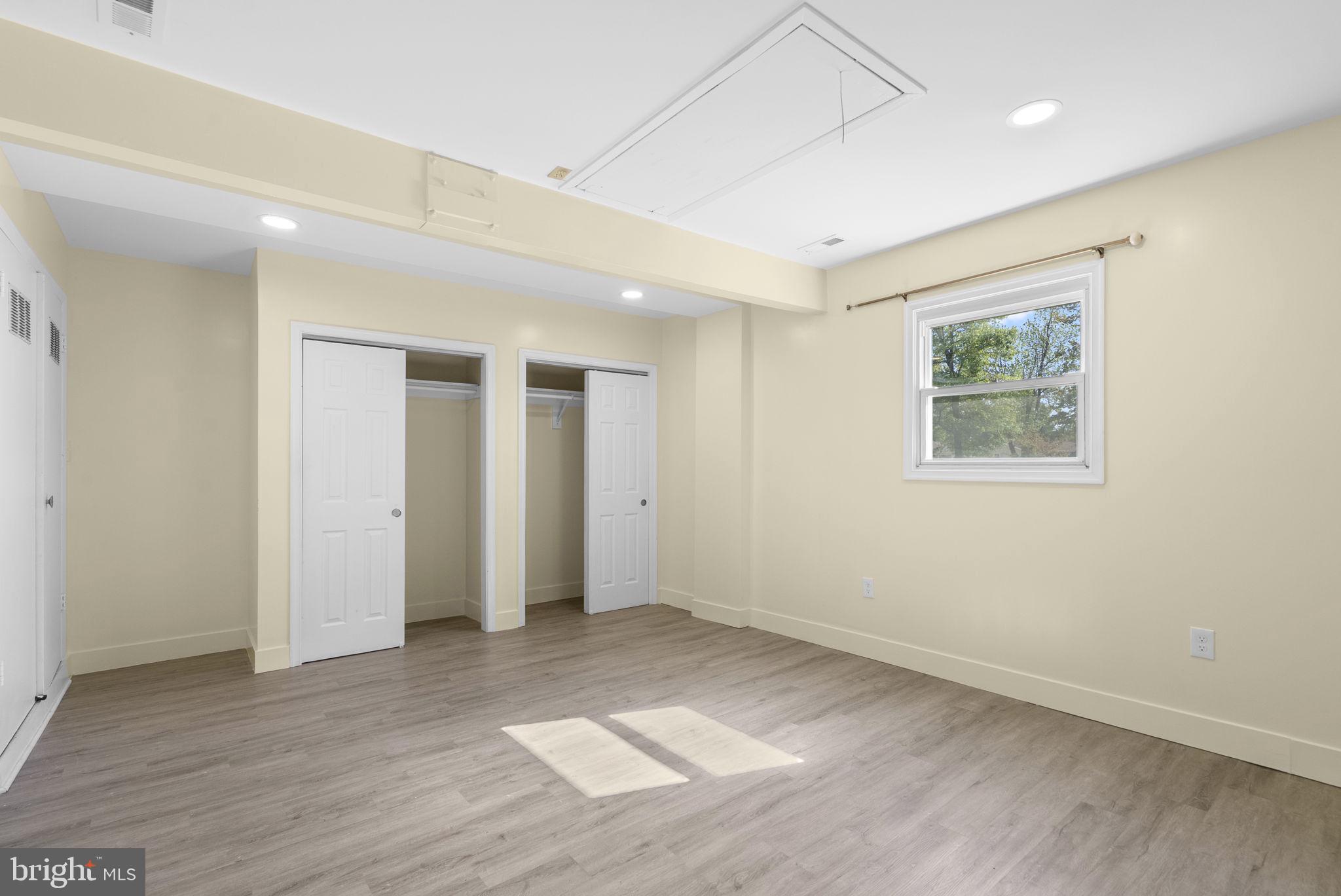 WHITE HALL - Residential