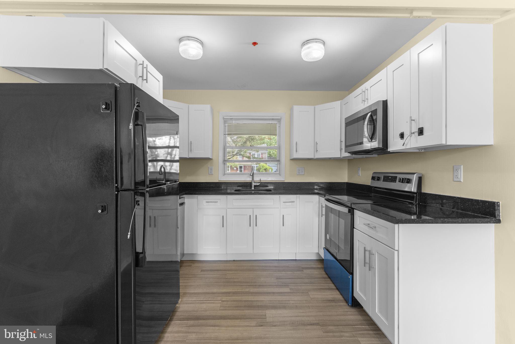 WHITE HALL - Residential