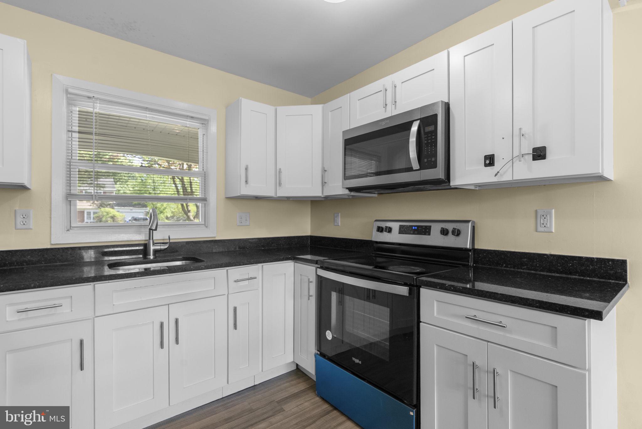 WHITE HALL - Residential