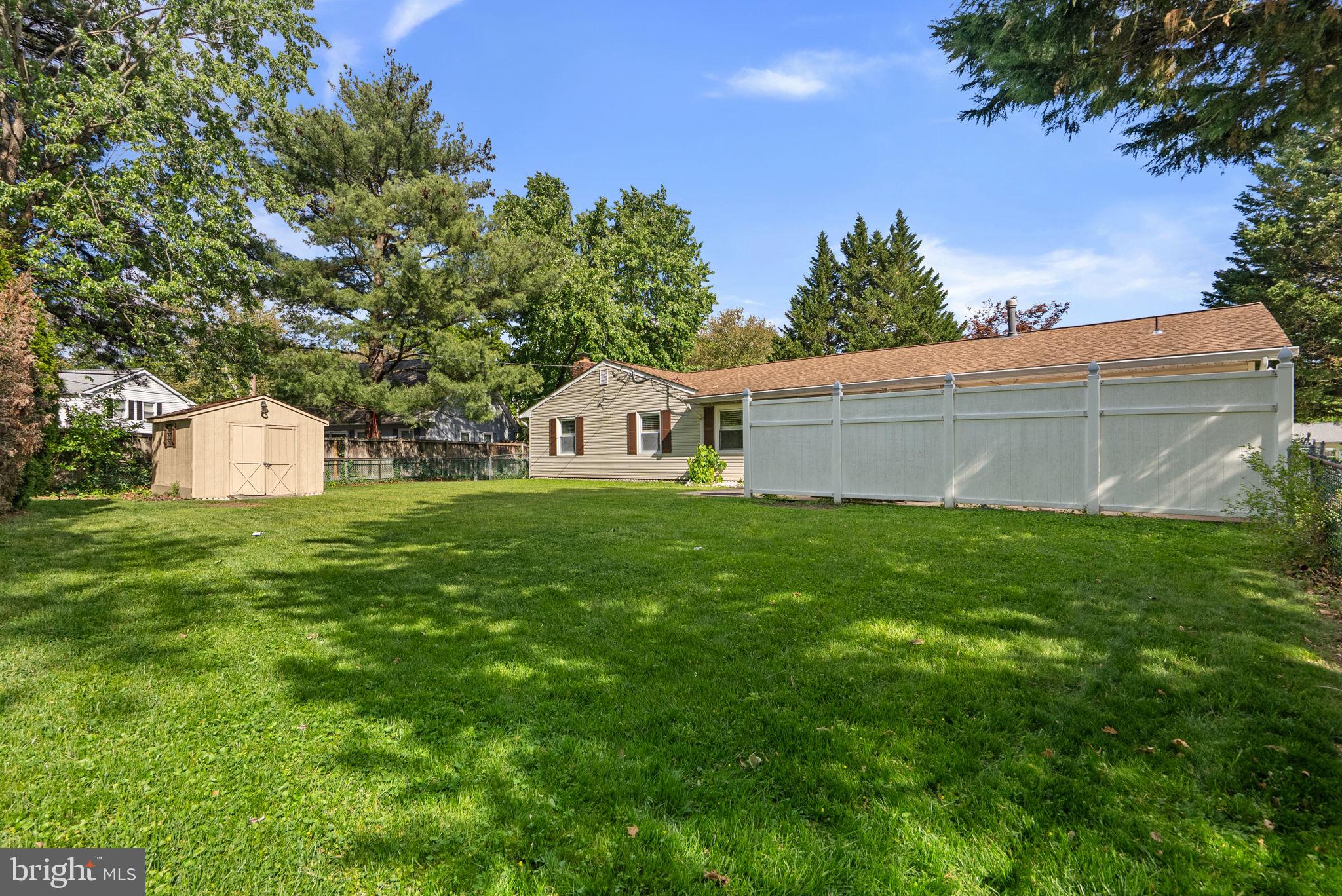 WHITE HALL - Residential