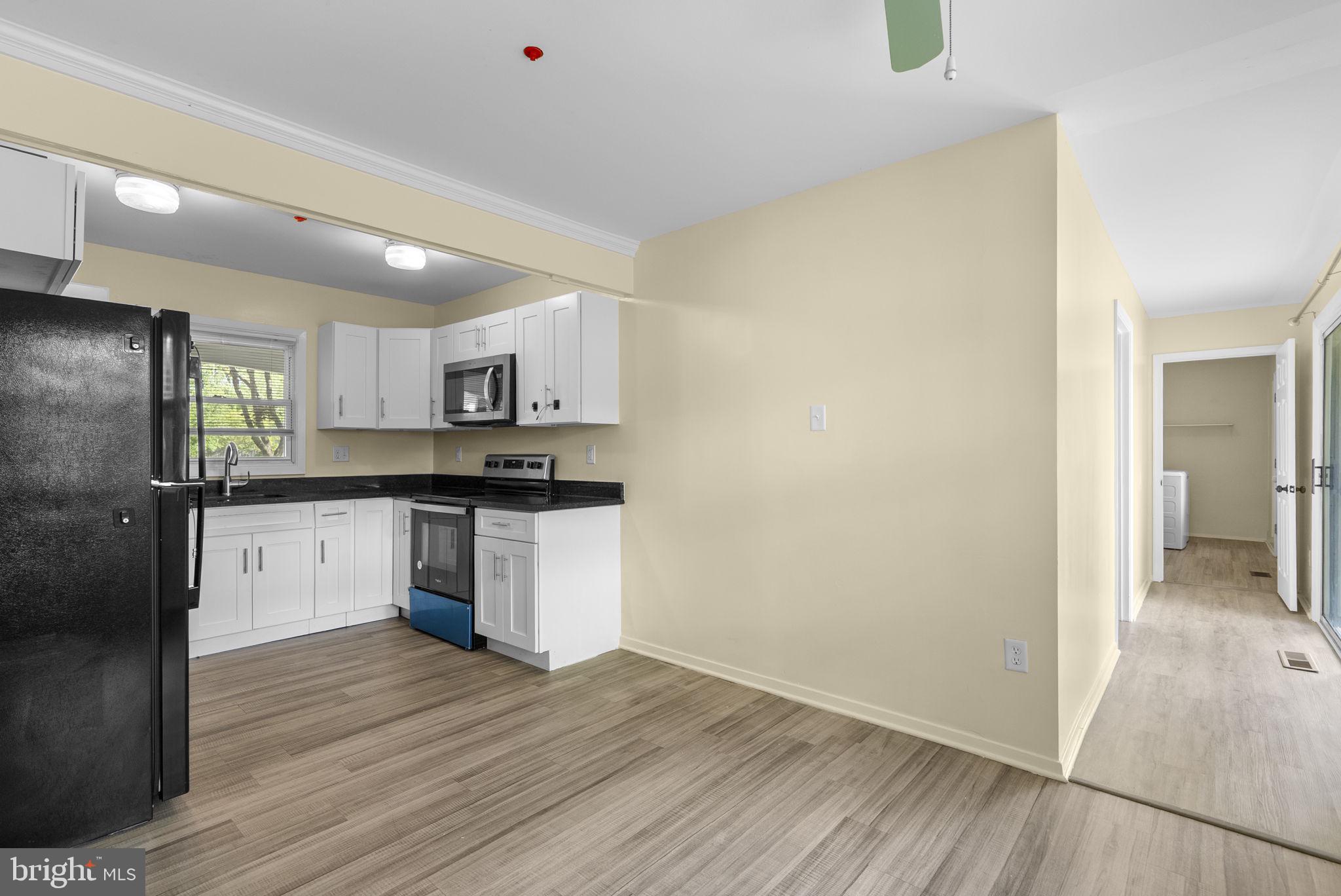 WHITE HALL - Residential