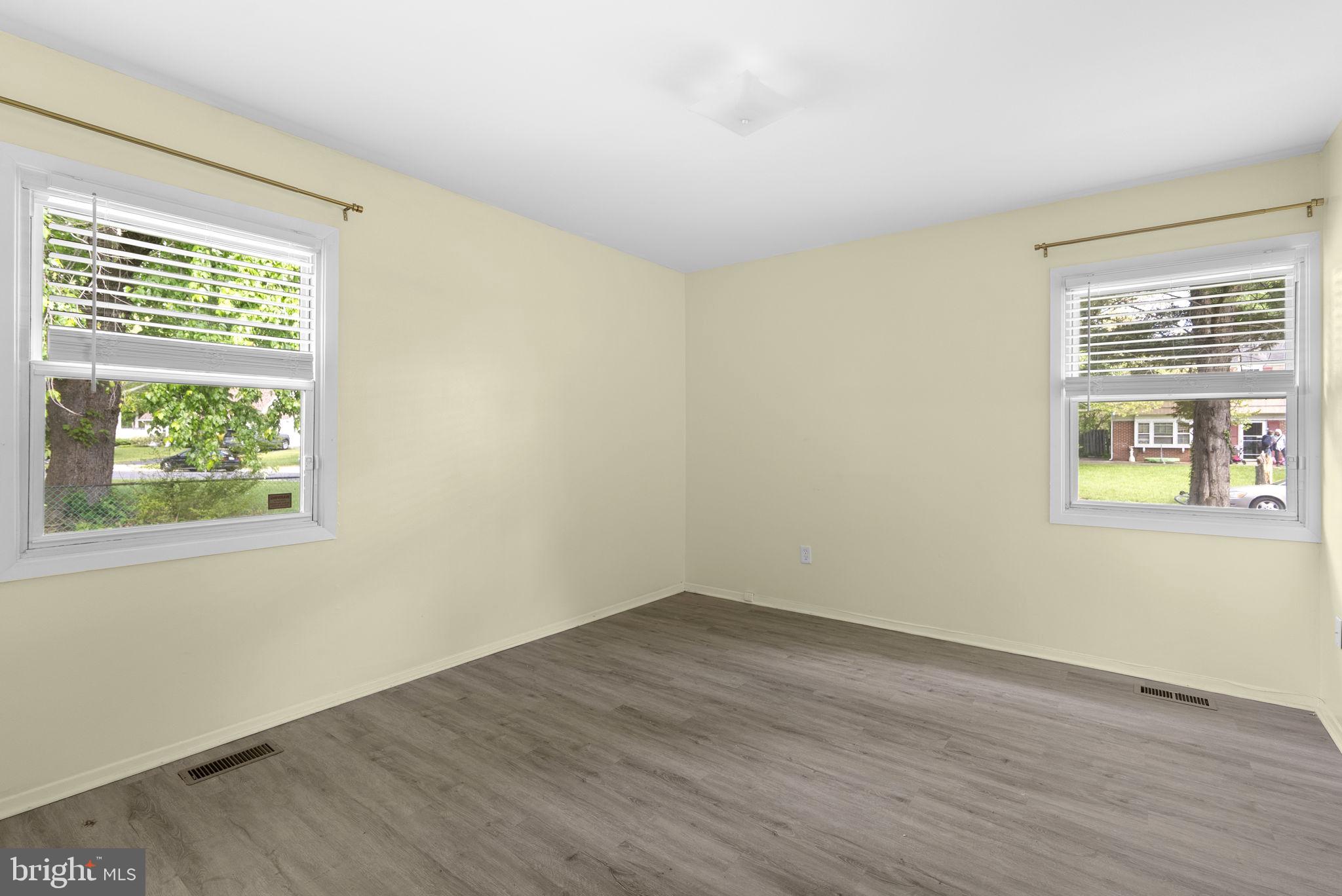 WHITE HALL - Residential