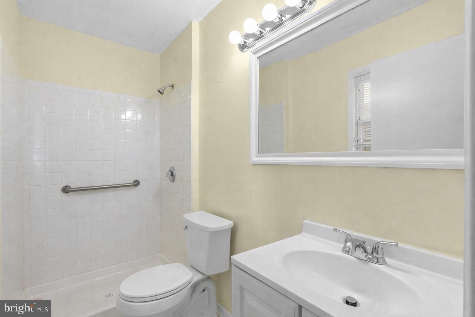 WHITE HALL - Residential