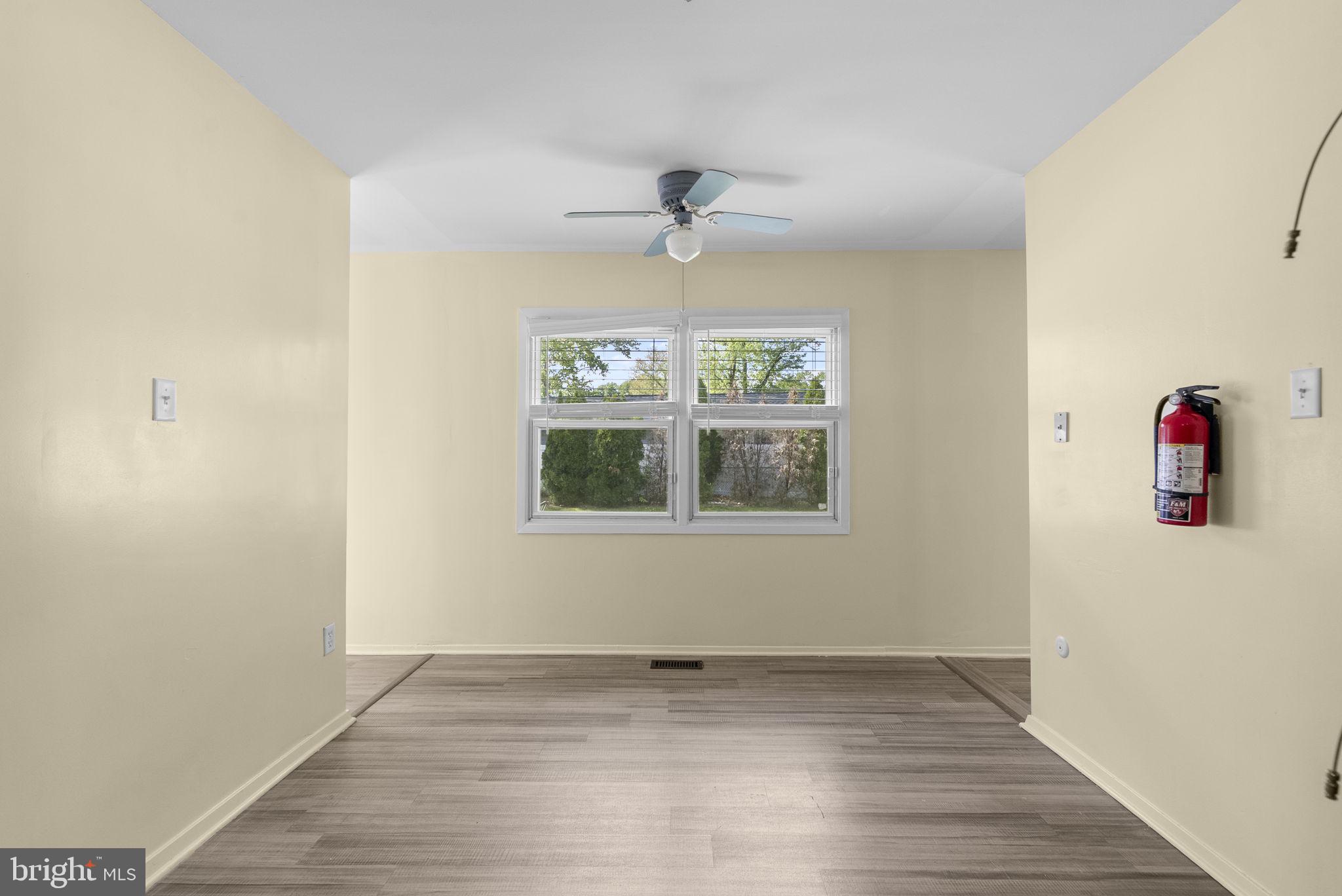 WHITE HALL - Residential